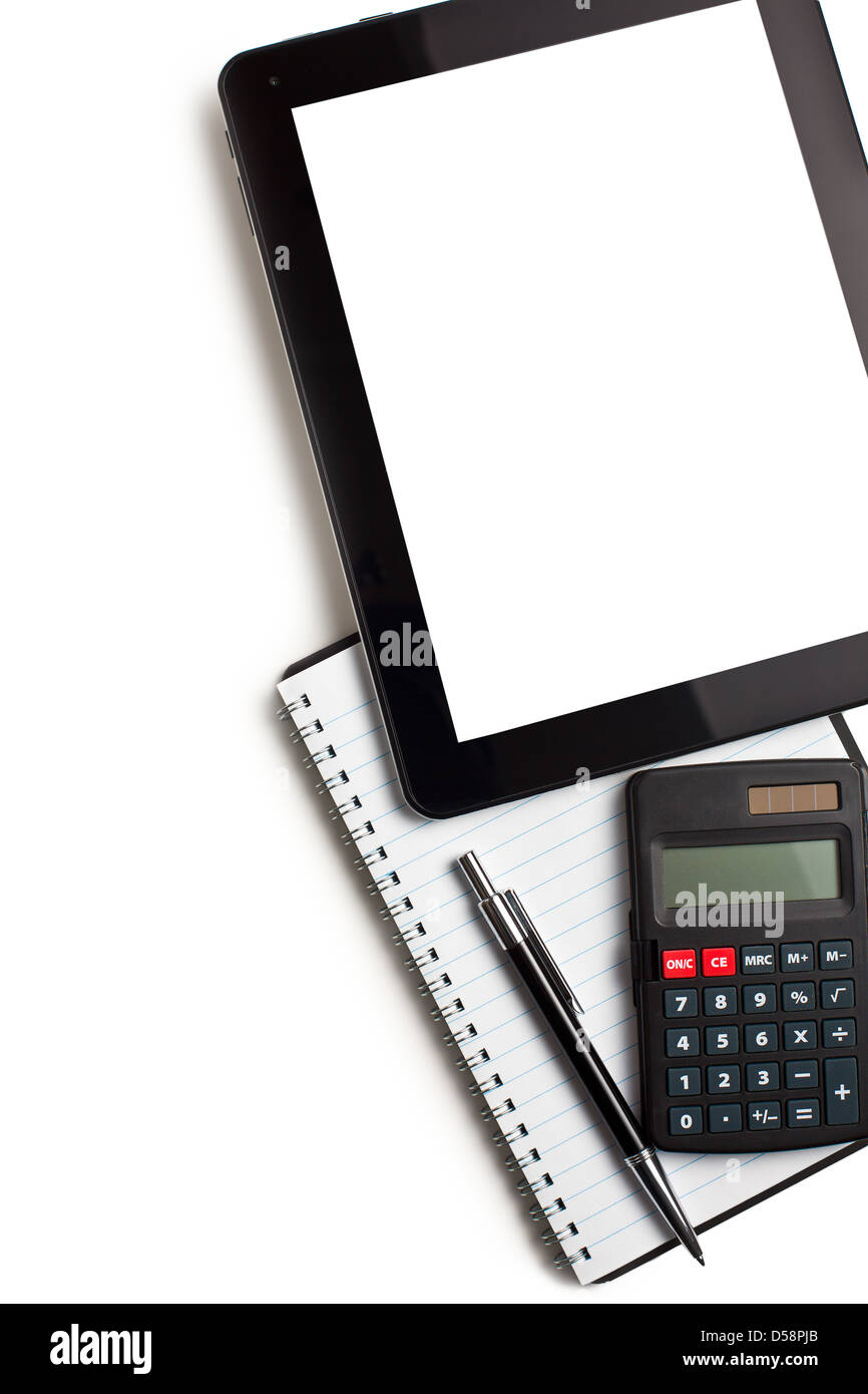 Touch-Tablet mit Taschenrechner und weißes Papier auf weißem Hintergrund Stockfoto