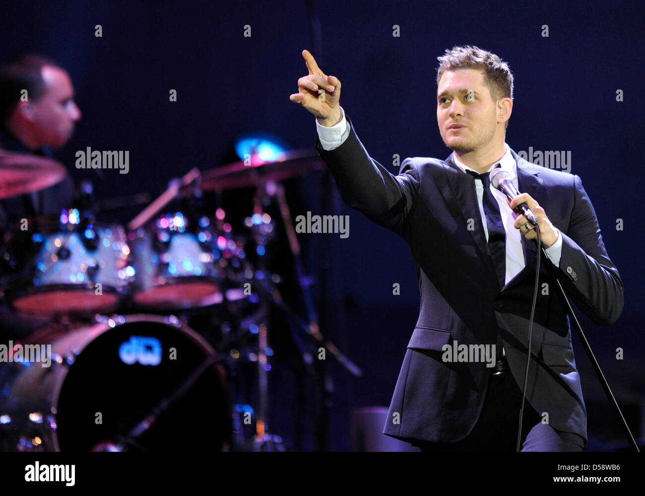 Kanadischer Sänger Michael Bublé führt bei einem Konzert in der Olympiahalle in München, Deutschland, 25. Mai 2010. Das Konzert begann Bubles "Crazy Love" Tour in Deutschland. Foto: Marc Müller Stockfoto