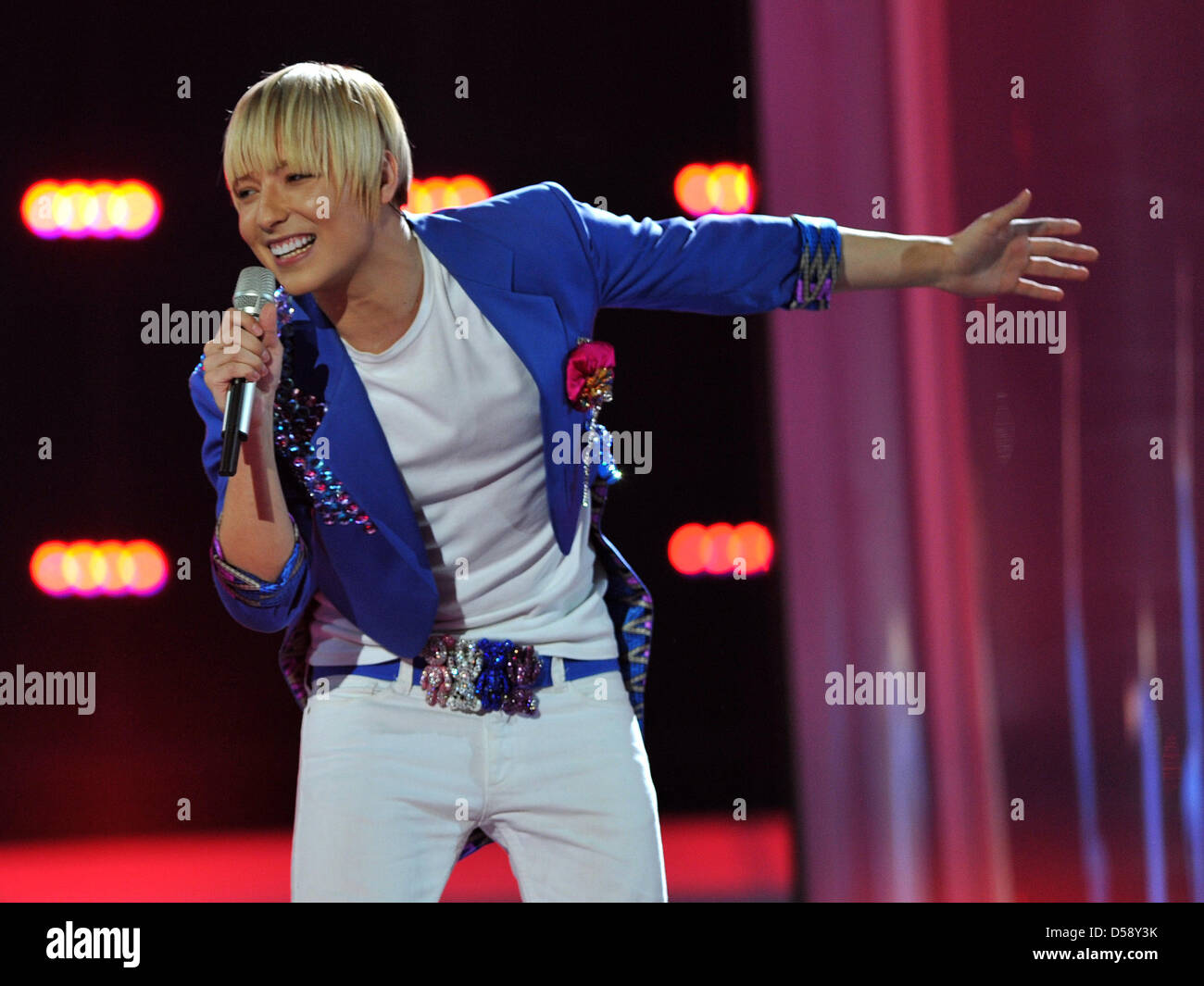 Milan Stankovic vertreten Serbien führt während des Finales des Eurovision Song Contest Finale in Oslo, Norwegen, 29. Mai 2010. Foto: Jörg Carstensen Dpa +++(c) Dpa - Bildfunk +++ Stockfoto