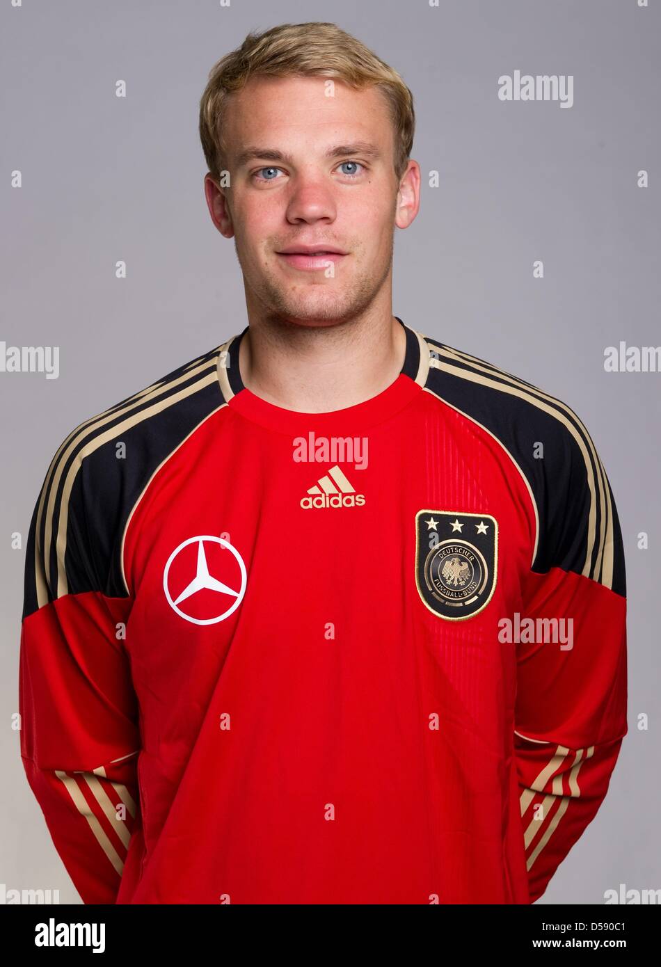 Ein deutscher Fußball-Bund (DFB) Handout Bild datiert 3. Juni 2010 von Deutschland Torwart Manuel Neuer während DFB Foto rufen in Frankfurt Main, Deutschland. Foto: DFB/OLIVER HURST / HANDOUT / redaktionelle Nutzung nur Stockfoto