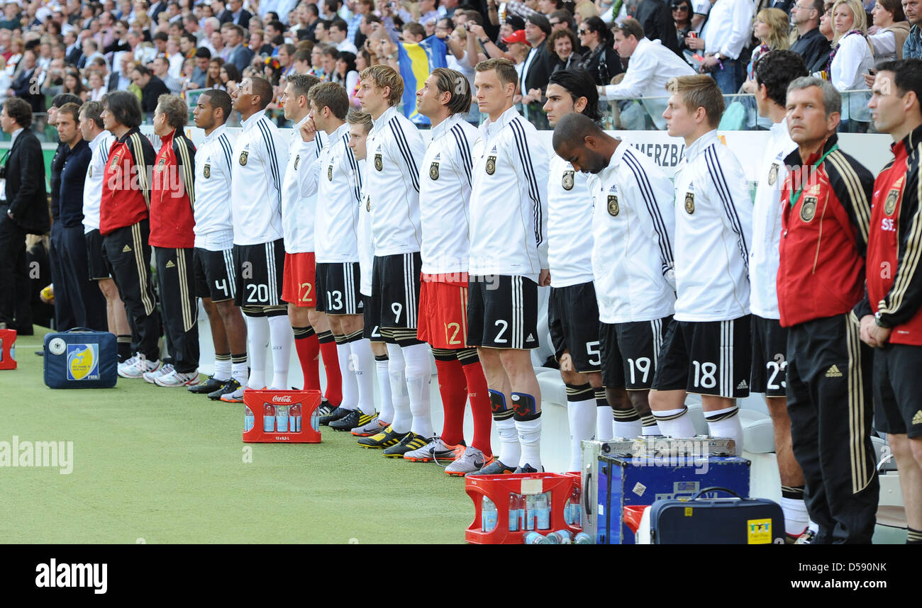 Die Ersatzbank der deutschen Nationalmannschaft vor den internationalen Fußball Testspiel Deutschland Vs Bosnien und Herzegowina im Stadium der Commerzbank Arena in Frankfurt Main, Deutschland, 3. Juni 2010. Deutschland gewann das Spiel 3: 1. Foto: Achim Scheidemann Stockfoto