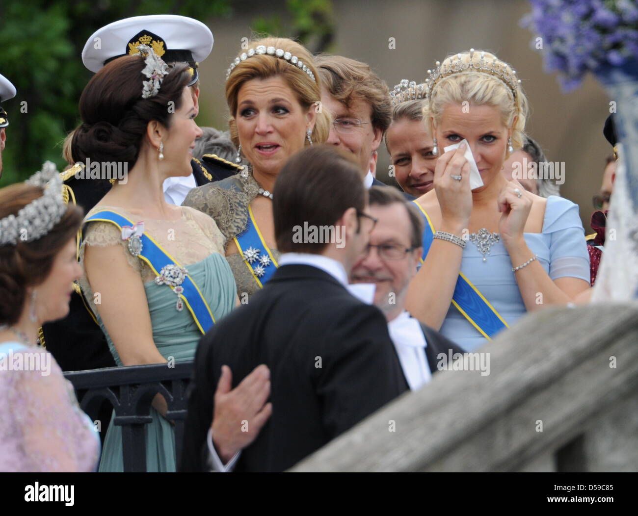 L R Princess Mary Of Denmark Princess Maxima Of The Netherlands Stock Photo Alamy