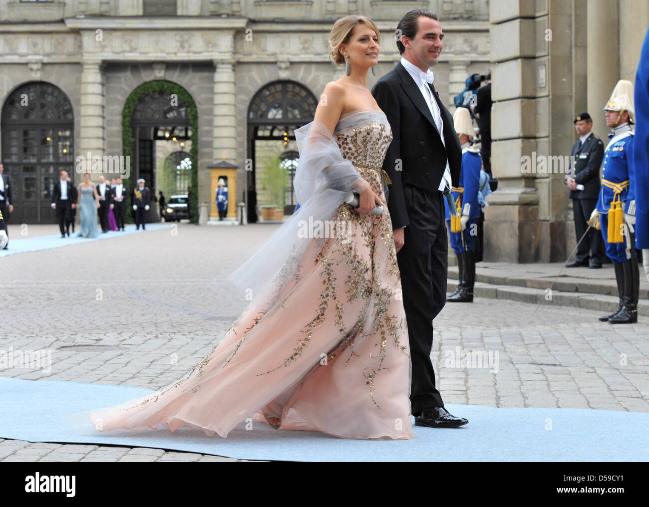Prinz Nikolaos von Griechenland und Tatiana Blatnik kommen für die Hochzeit von Kronprinzessin Victoria von Schweden und Daniel Westling in Stockholm, Schweden, 19. Juni 2010. Foto: JOCHEN LUEBKE Stockfoto