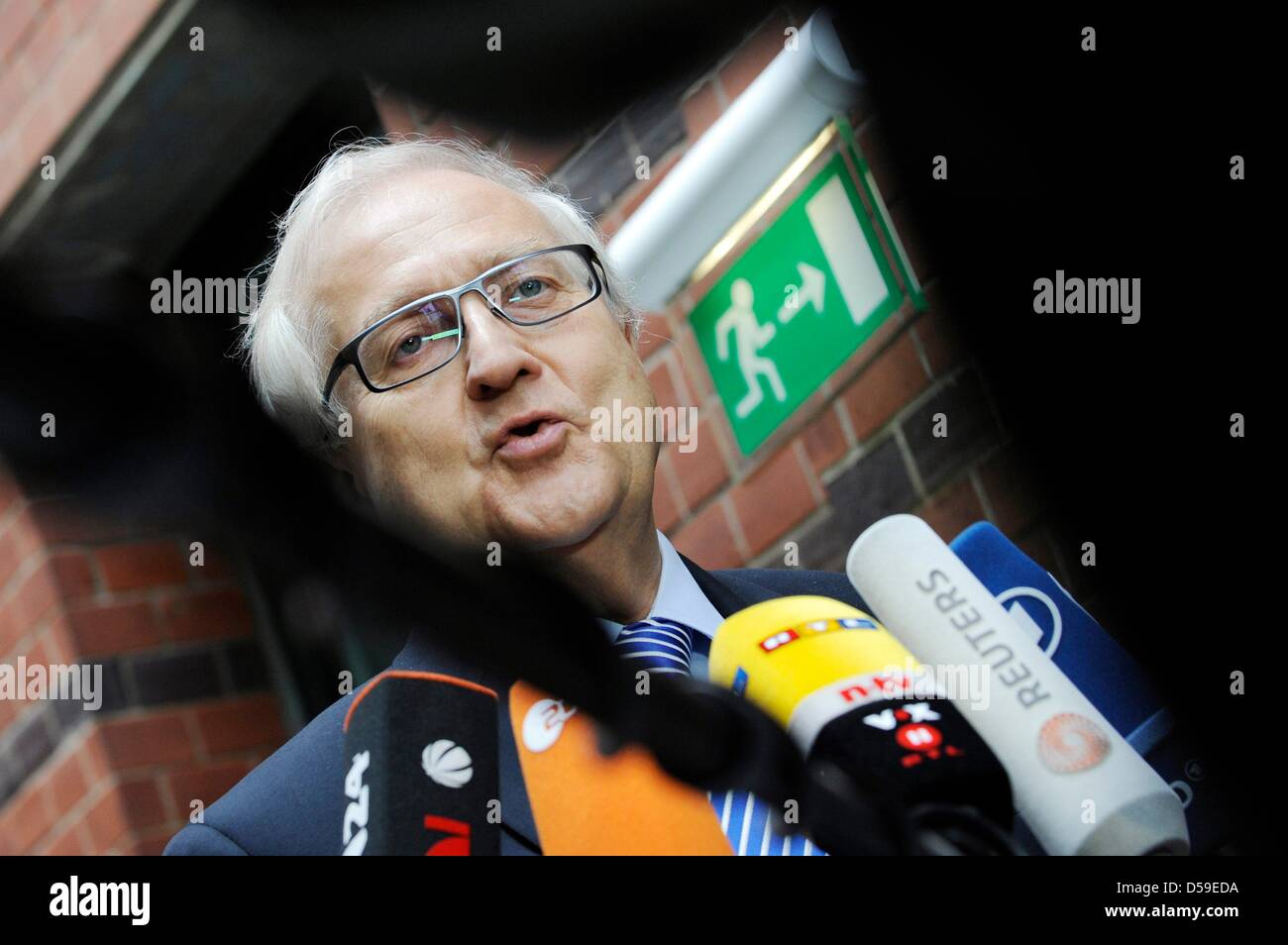 FDP-Vizepräsident Rainer Bruederle gibt ein kurzes Interview in der Parteizentrale in Berlin, Deutschland, 21. Juni 2010. Das Präsidium behandelt aktuelle politische Themen auf ihrer wöchentlichen Sitzung. Foto: Rainer Jensen Stockfoto