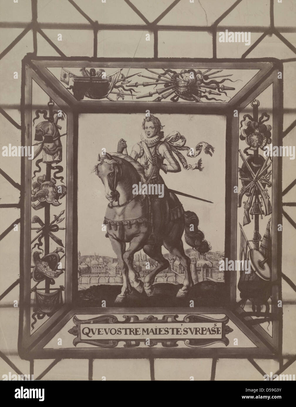 Ein Buntglasfenster aus der Bibliothek von Troyes mit Szenen aus der Herrschaft Heinrichs IV. Von Frankreich. Das detailreiche Kunstwerk enthält Motive wie Ribalen, Trompeten und Waffen, die die historische und kulturelle Bedeutung der Zeit widerspiegeln. Stockfoto