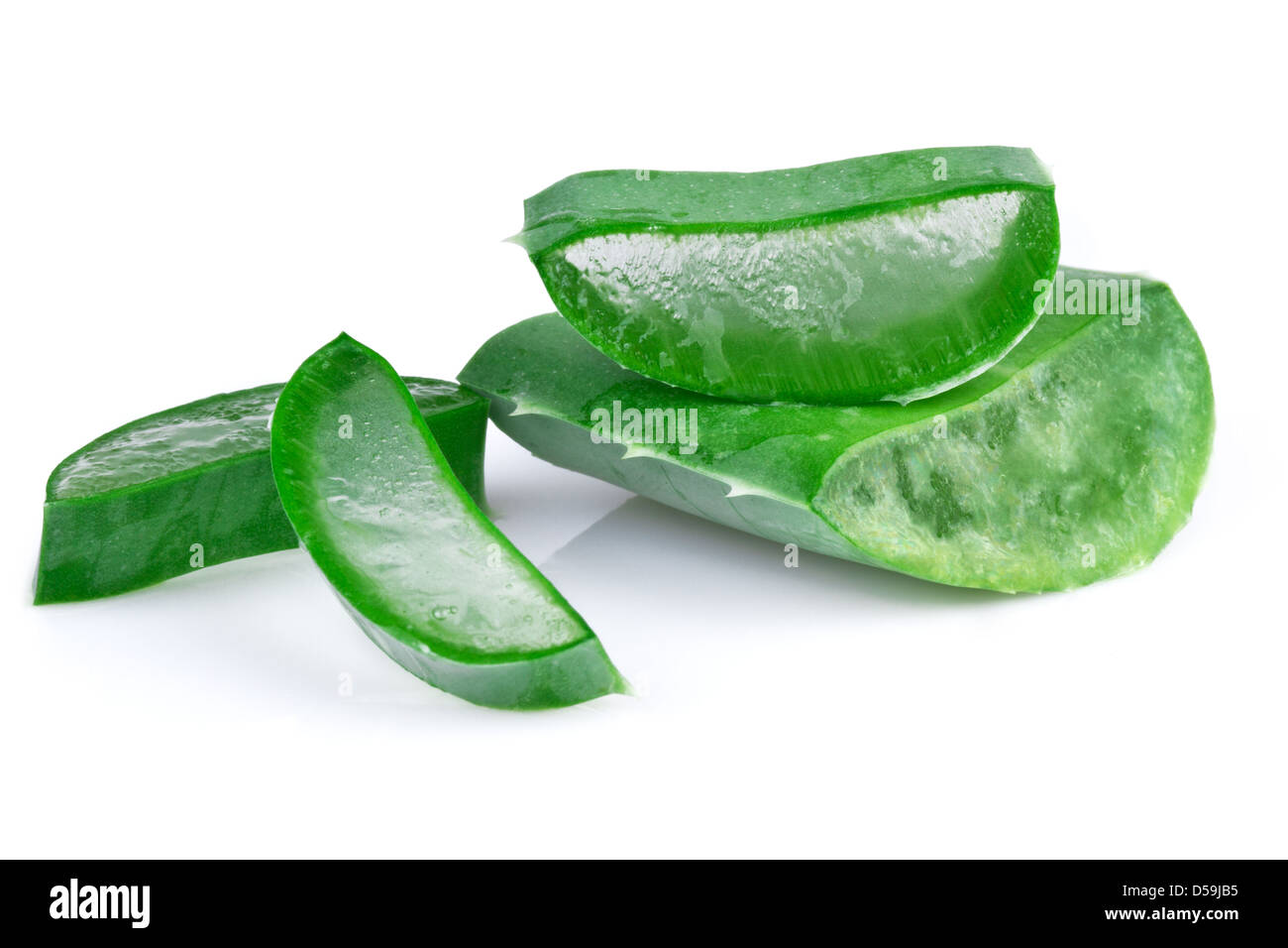 Aloe Vera Blatt geschnitten isoliert auf weiss Stockfoto