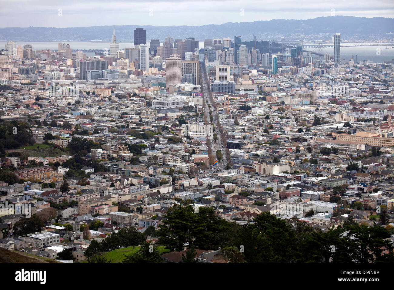 Stadtbild mit Market Street und der Innenstadt gesehen von Twin Peaks, San Francisco, Kalifornien, Vereinigte Staaten von Amerika, USA Stockfoto