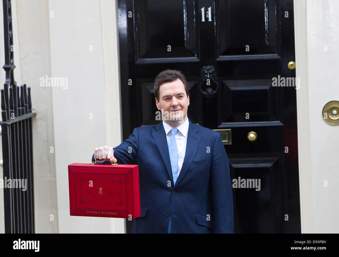 Schatzkanzler George Osbourne, lässt Nummer 11 Downing Street um sein Budget am 20. März 2013 liefern Stockfoto