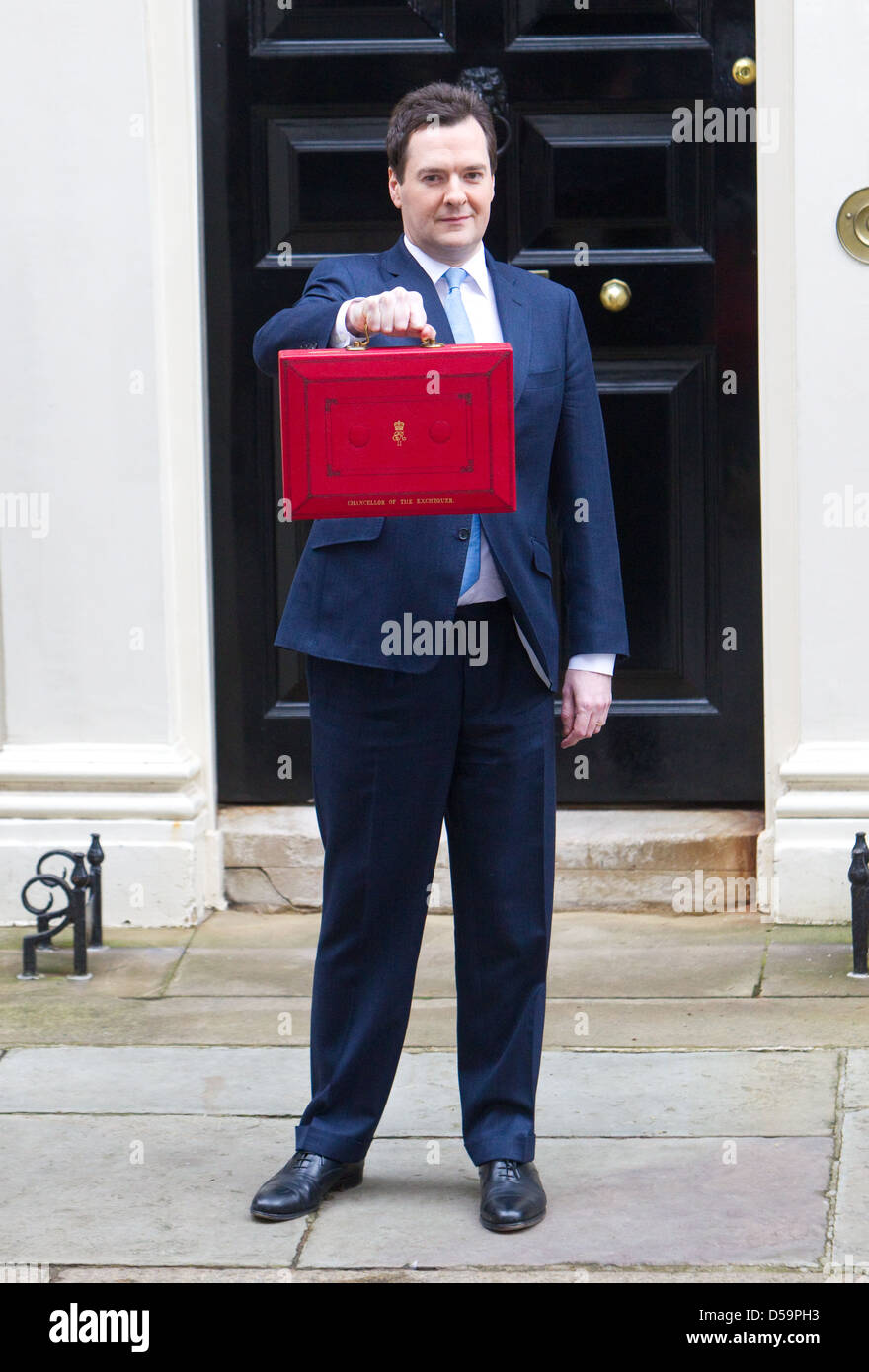 Schatzkanzler George Osbourne, lässt Nummer 11 Downing Street um sein Budget am 20. März 2013 liefern Stockfoto
