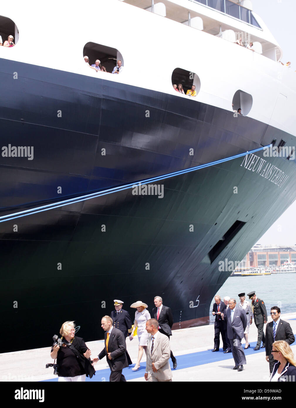 Prinzessin Maxima der Niederlande tauft Kreuzfahrtschiff MS Nieuw Amsterdam von Holland America Line (HAL) in Venedig, Italien, 4. Juli 2010. Das Schiff, gebaut in Venedig, beginnt seine Jungfernfahrt nach der Zeremonie. Foto: Albert Nieboer (Niederlande) Stockfoto