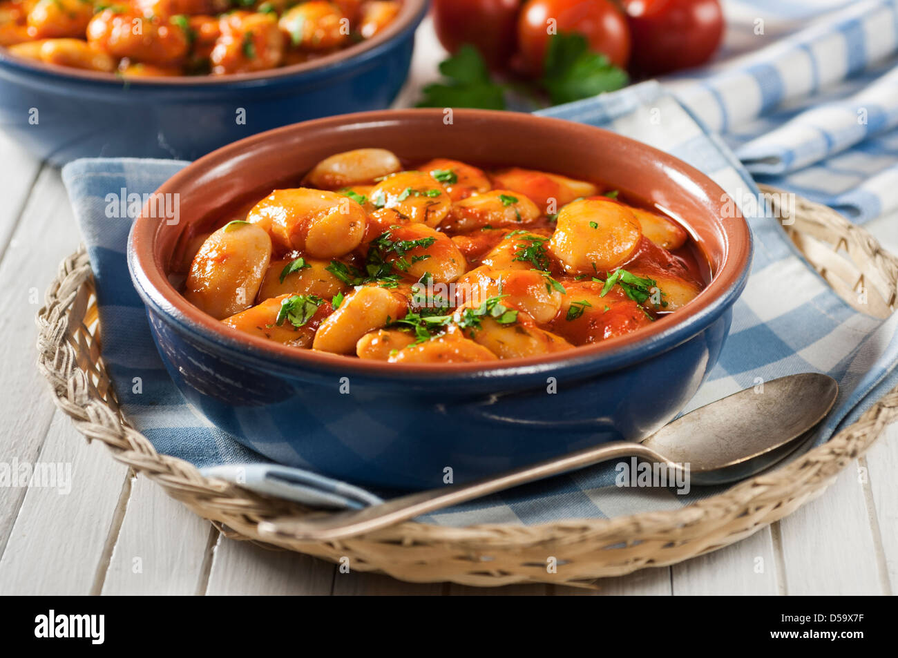 Gigantes Plaki große weiße Bohnen in Tomaten sauce Griechenland Essen Stockfoto