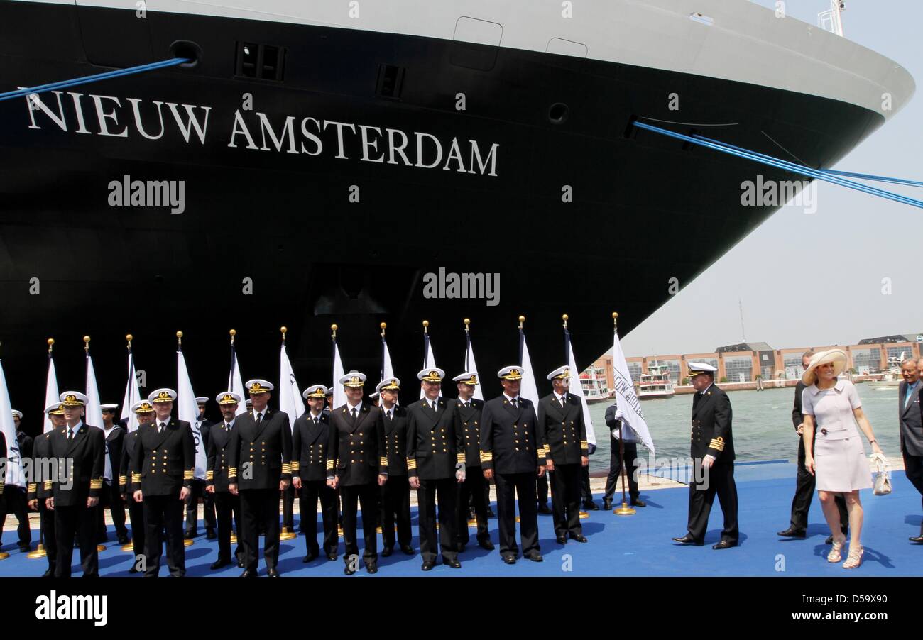 Prinzessin Maxima der Niederlande tauft Kreuzfahrtschiff MS Nieuw Amsterdam von Holland America Line (HAL) in Venedig, Italien, 4. Juli 2010. Das Schiff, gebaut in Venedig, beginnt seine Jungfernfahrt nach der Zeremonie. Foto: Patrick van Katwijk Stockfoto