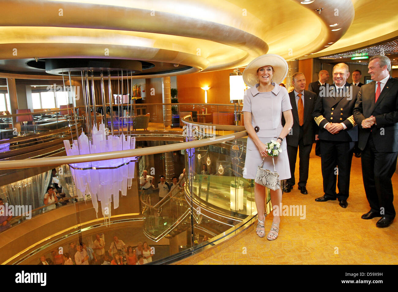 Prinzessin Maxima der Niederlande tauft Kreuzfahrtschiff MS Nieuw Amsterdam von Holland America Line (HAL) in Venedig, Italien, 4. Juli 2010. Das Schiff, gebaut in Venedig, beginnt seine Jungfernfahrt nach der Zeremonie. Foto: Patrick van Katwijk Stockfoto