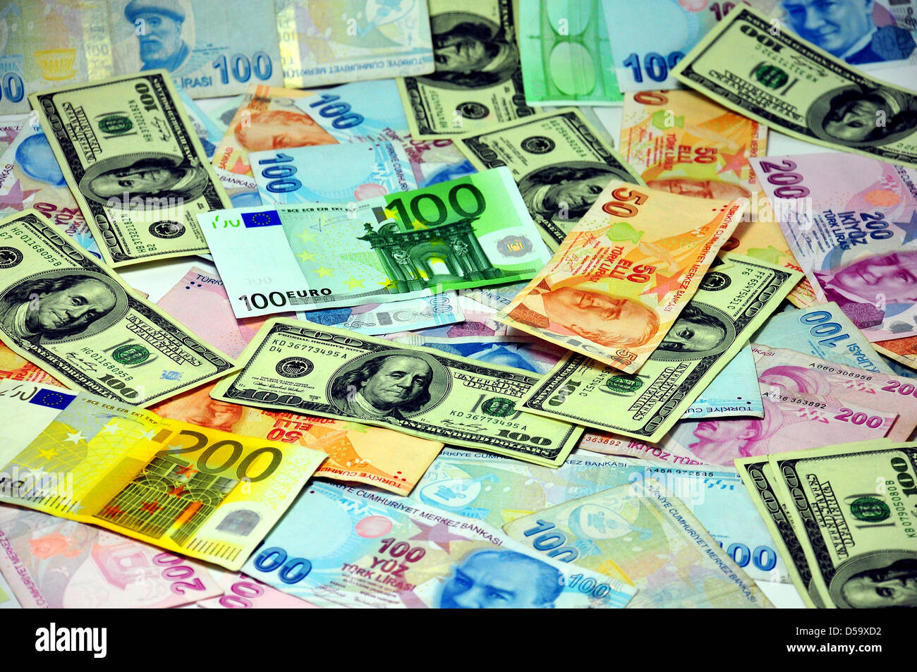 bedeckt den Boden der verschiedenen Währungen Stockfoto