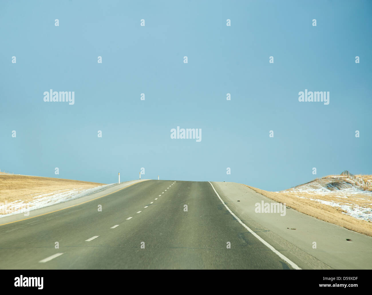 Highway 1 oder Trans-Canada, Kanada Hauptstraße, die von der Ostküste zur Westküste geht, ist dieser Teil in Alberta Stockfoto