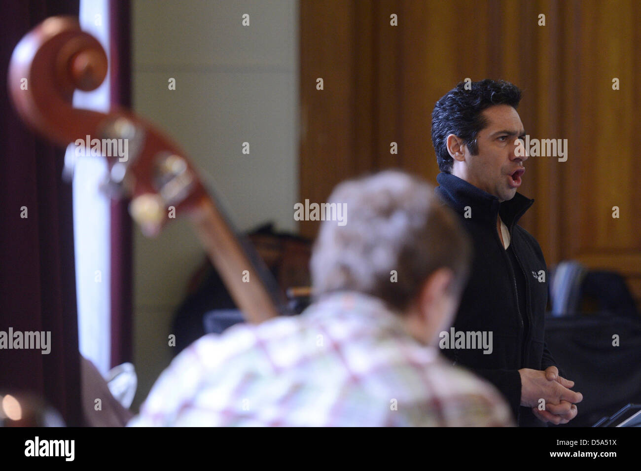 Bass-Bariton italienischer Sänger Ildebrando D'Arcangelo sieht man während einer Probe in Prag, Tschechische Republik, 27. März 2013. (CTK Foto/Michal Krumphanzl) Stockfoto