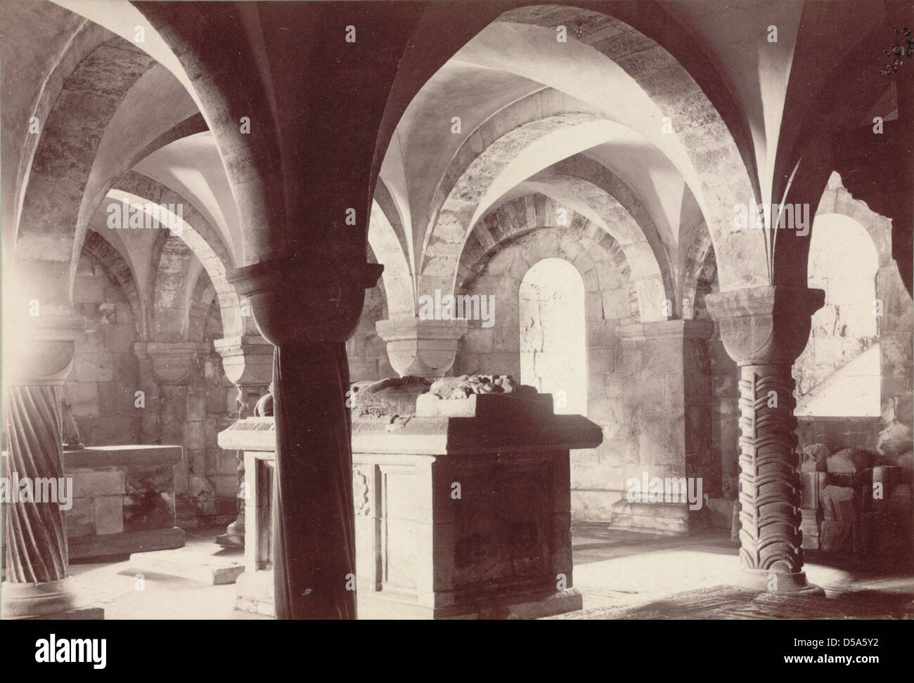 Crypts churches -Fotos und -Bildmaterial in hoher Auflösung – Alamy