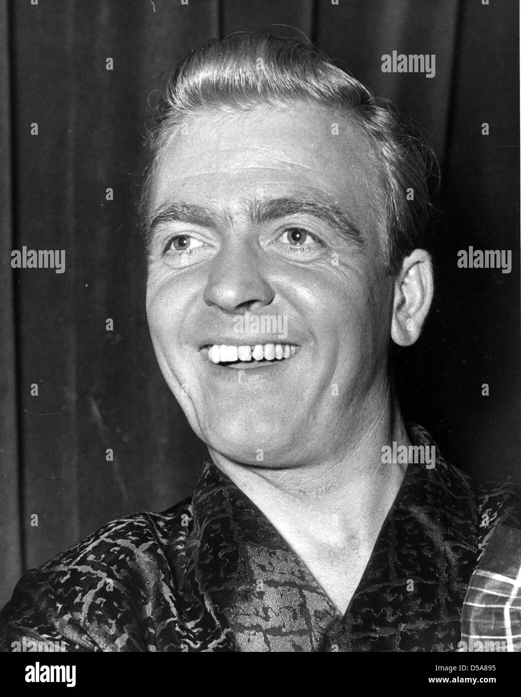 DAVID WHITFIELD (1925-1980) UK Volkssänger im Jahre 1957. Stockfoto