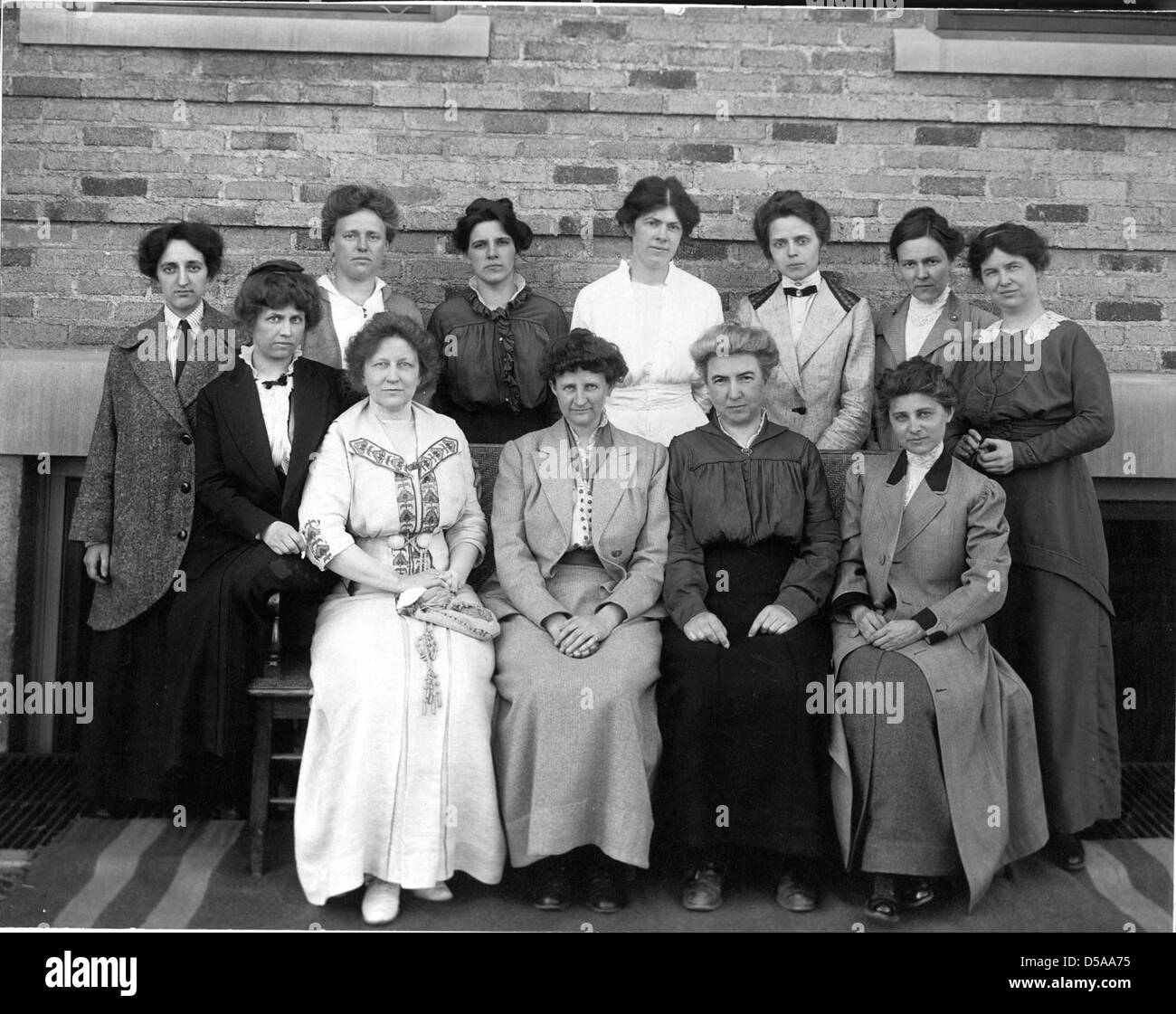 Dozenten des Fachbereichs Hauswirtschaft im Jahr 1914. Sitzen, sind von links, Helen... Stockfoto