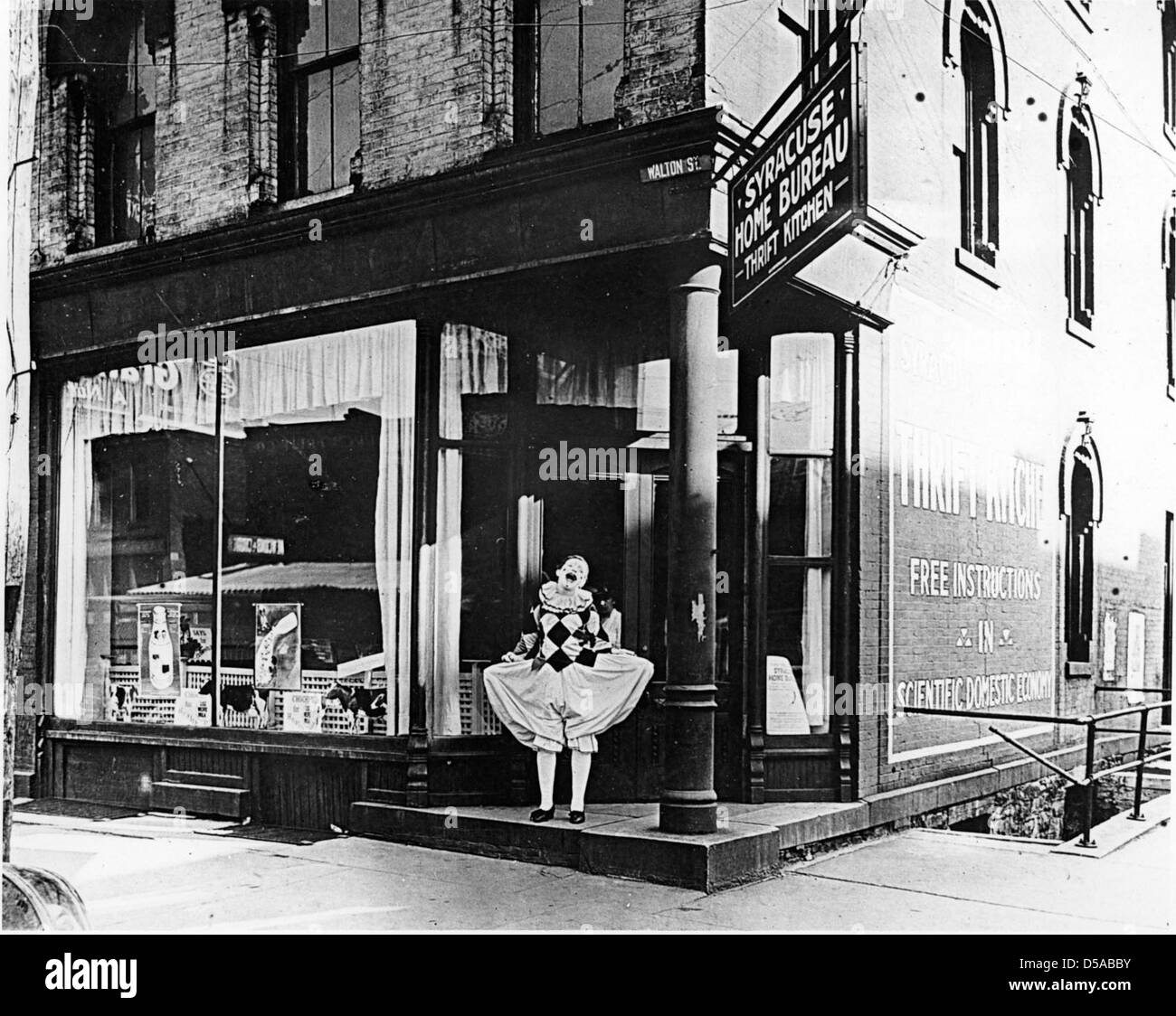 Verschiedene Ansichten des '' Cho-Cho,'' der Gesundheit-Clown, besucht Schulen in 1920 unter der... Stockfoto