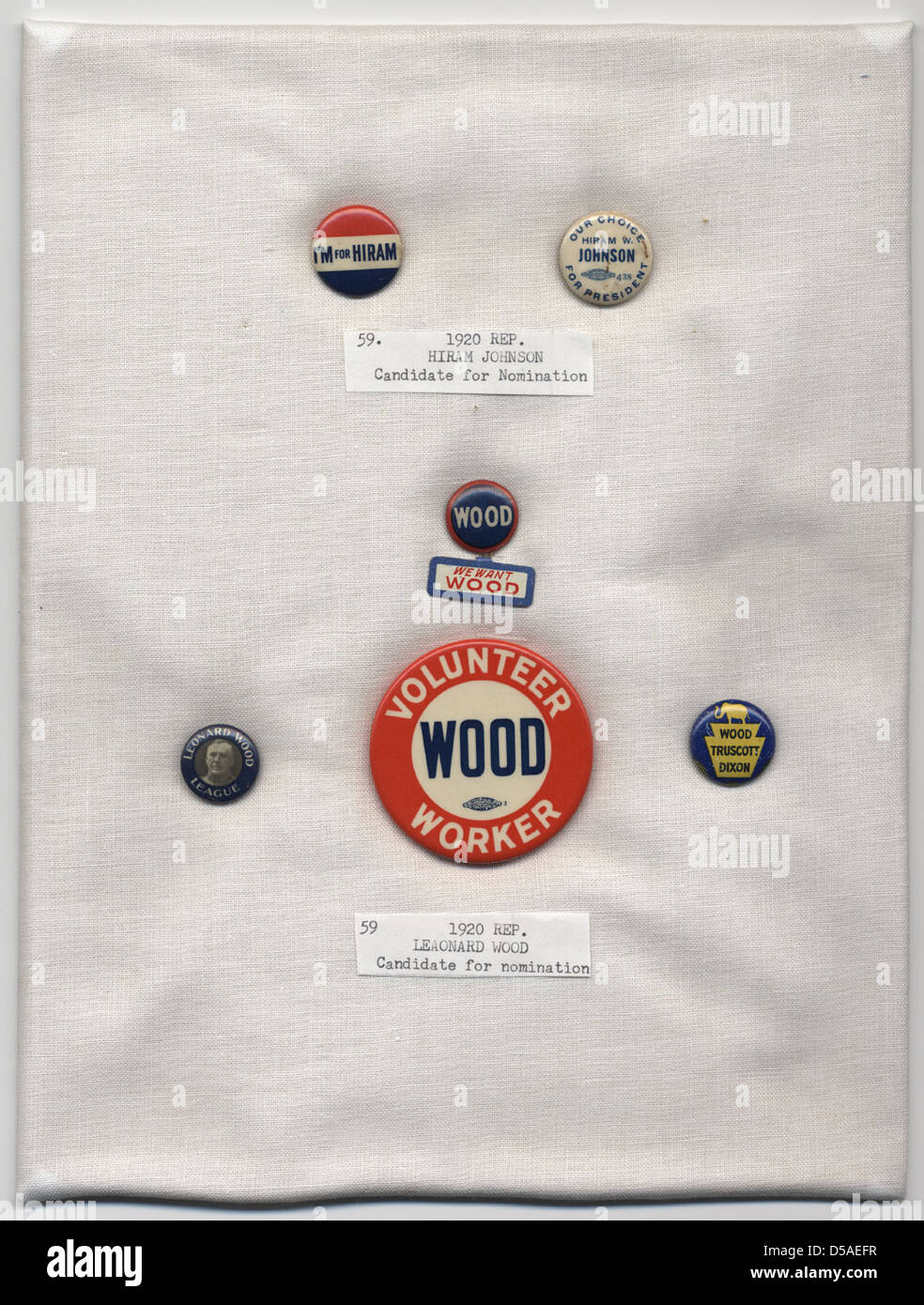 Eine Reihe von Wahlkampfknöpfen aus den 1920er-1940er-Jahren mit Hiram Johnson und Leonard Wood, prominenten Persönlichkeiten der US-Politik. Die Knöpfe wurden während ihrer politischen Kampagnen verwendet und spiegeln die politische Atmosphäre der Ära wider. Stockfoto