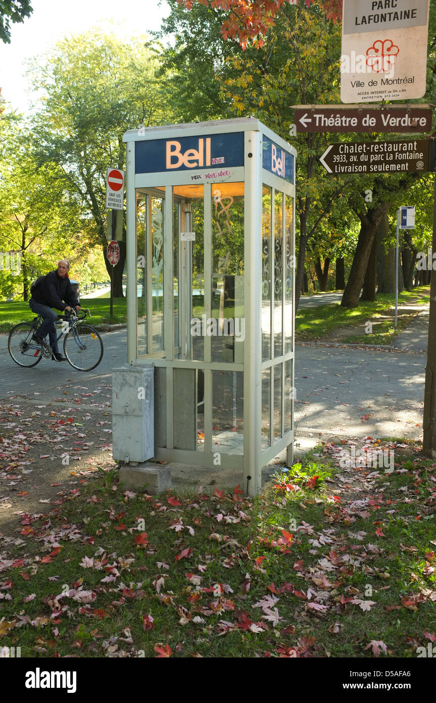 Eine Glocke Phonebooth befindet sich in der Hochebene von Montreal, Quebec. Lee Brown/die kanadische Pressebilder Stockfoto