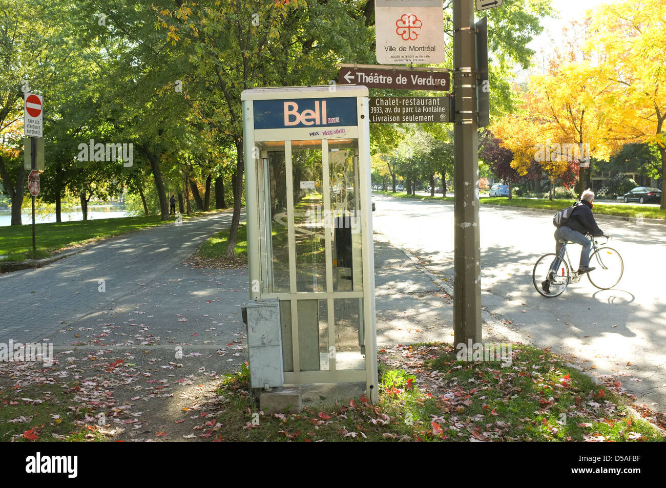 Eine Glocke Phonebooth befindet sich in der Hochebene von Montreal, Quebec. Lee Brown/die kanadische Pressebilder Stockfoto