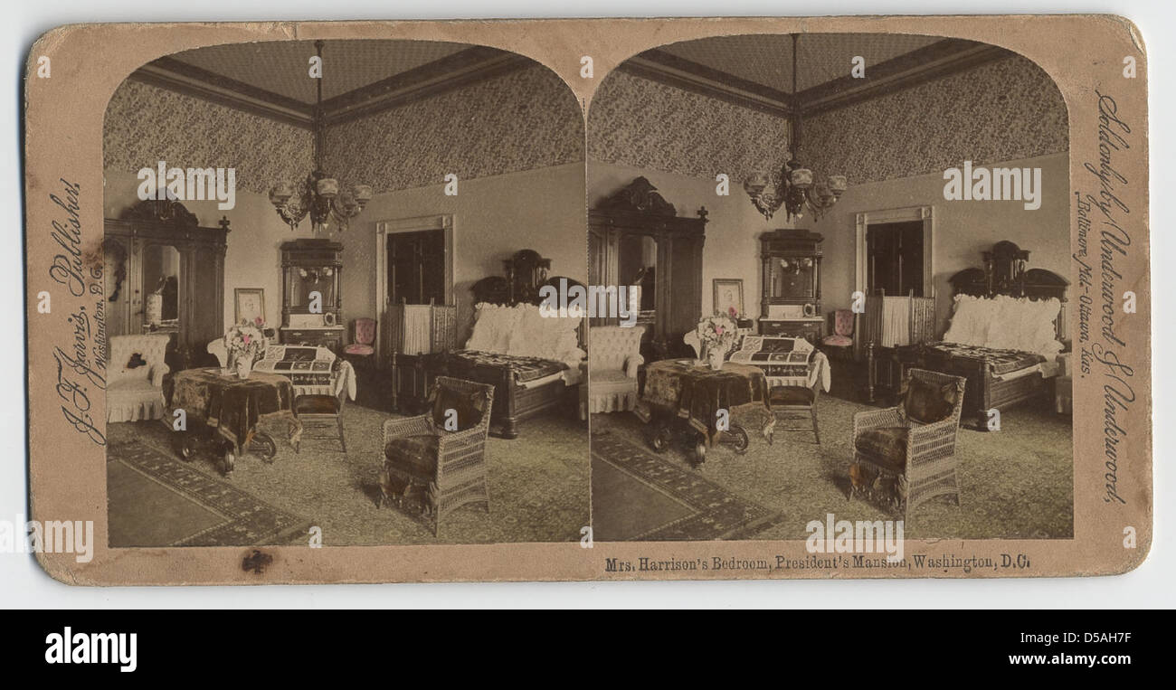 Das Schlafzimmer von Mrs. Caroline Harrison befindet sich im President's Mansion in Washington, D.C. das Zimmer ist mit traditionellen viktorianischen Möbeln und Dekor ausgestattet, die die Trauerbräuche der Zeit nach dem Tod des Präsidenten widerspiegeln. Stockfoto
