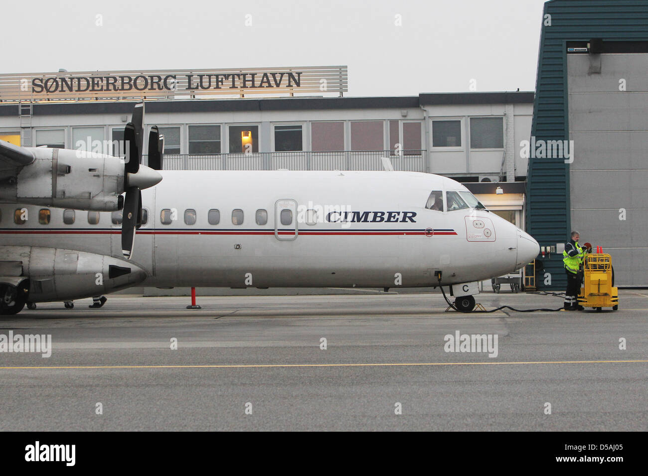 Sønderborg, Dänemark, eine der Maschinenmarke ATR 72-202 Cimber Air auf dem Flugplatz Stockfoto