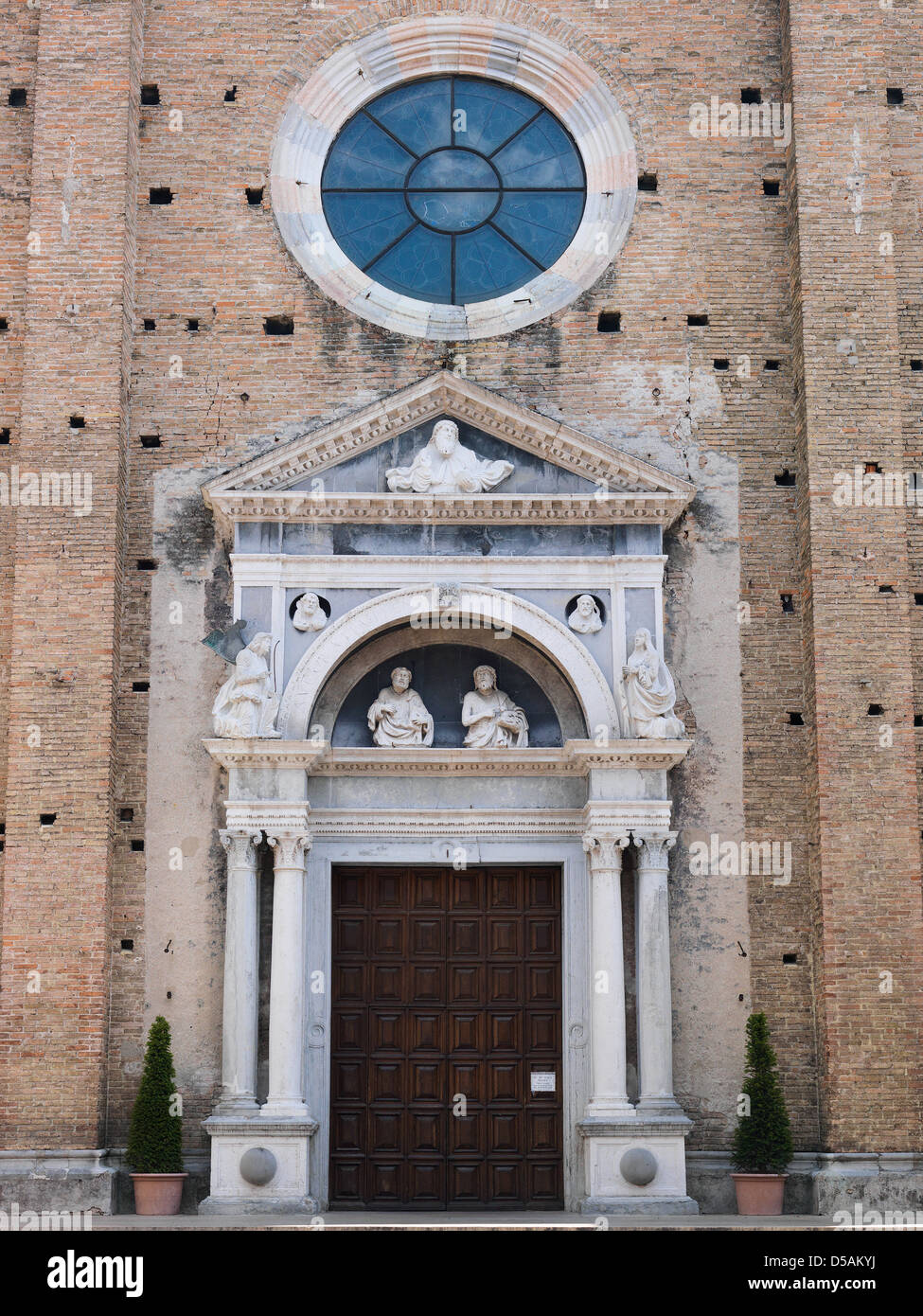 Salo, Italien, Fassade und Portal der Kathedrale von Salo Stockfoto