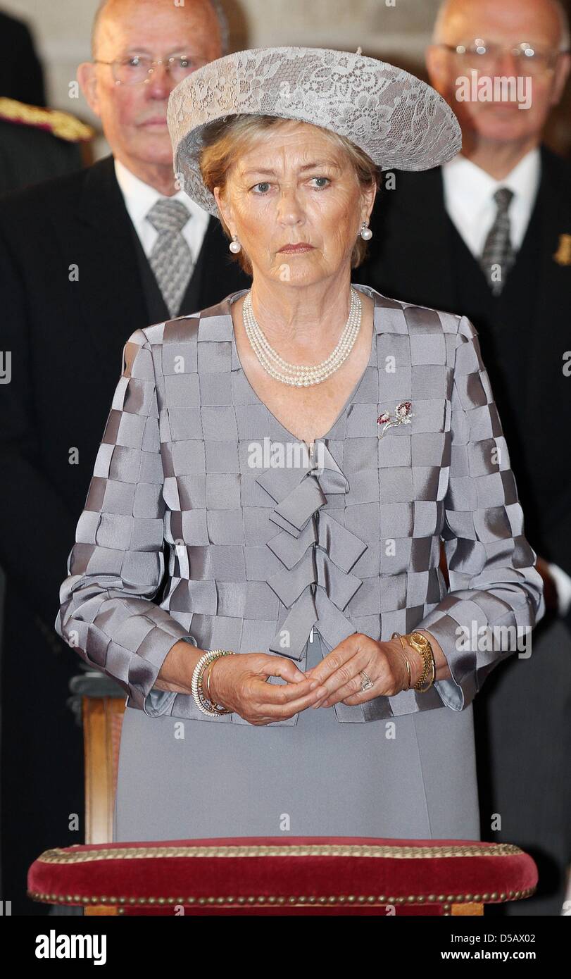 Königin Paola von Belgien besucht die Te Deum-Messe in der Kathedrale am Nationalfeiertag in Brüssel, 21. Juli 2010. Foto: Patrick van Katwijk Stockfoto Königin Paola von Belgien besucht die Te Deum-Messe in der Kathedrale am Nationalfeiertag in Brüssel, 21. Juli 2010. Foto: Patrick van Katwijk Stockfoto