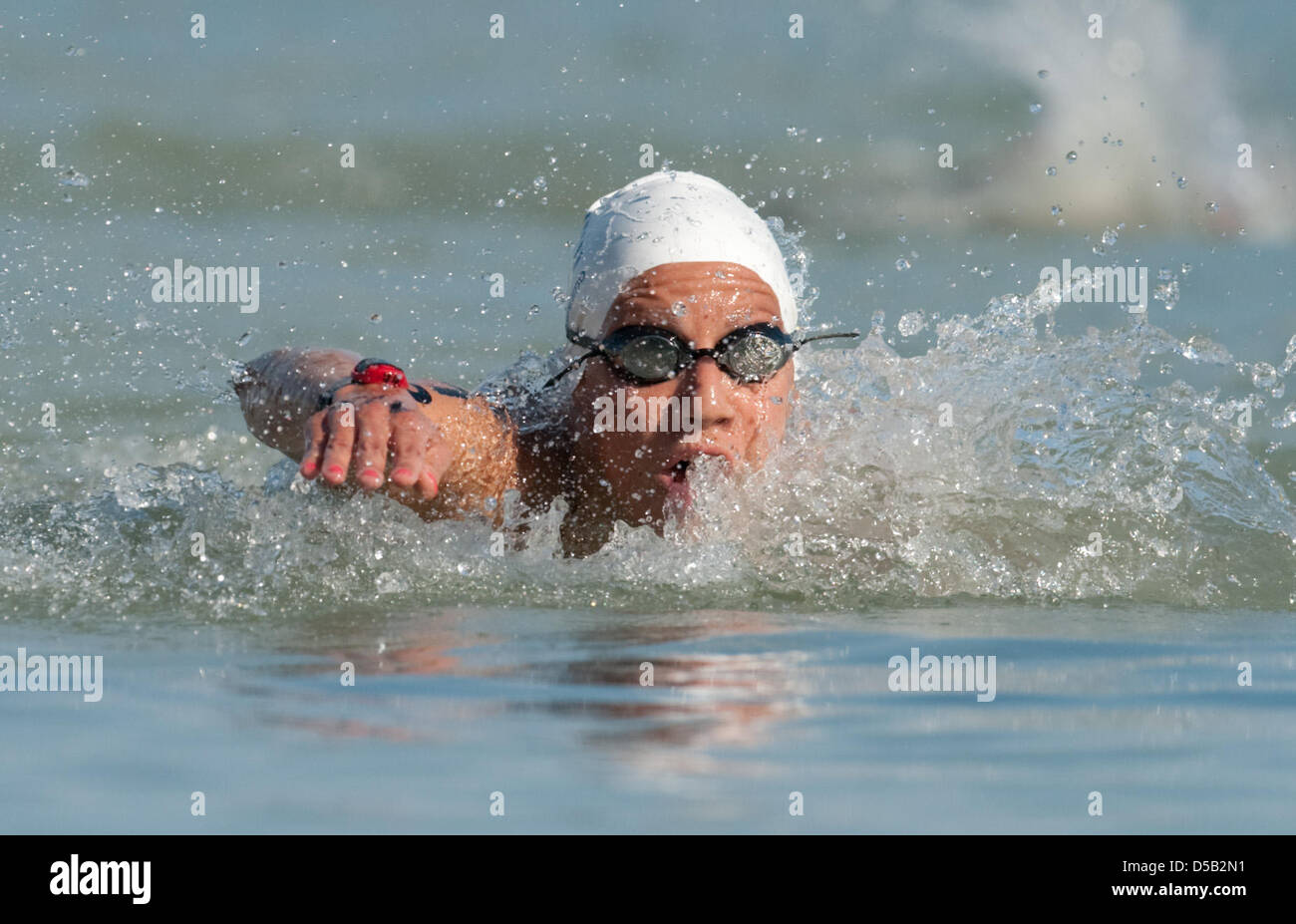 Griechische Schwimmerin Marianna Lymperta während den 5km Freiwasser bei den 30. LEN European Championships in Balatonfüred, Ungarn, 4. August 2010. Sie wurde Dritter und gewann Bronze. Foto: Bernd Thissen Stockfoto