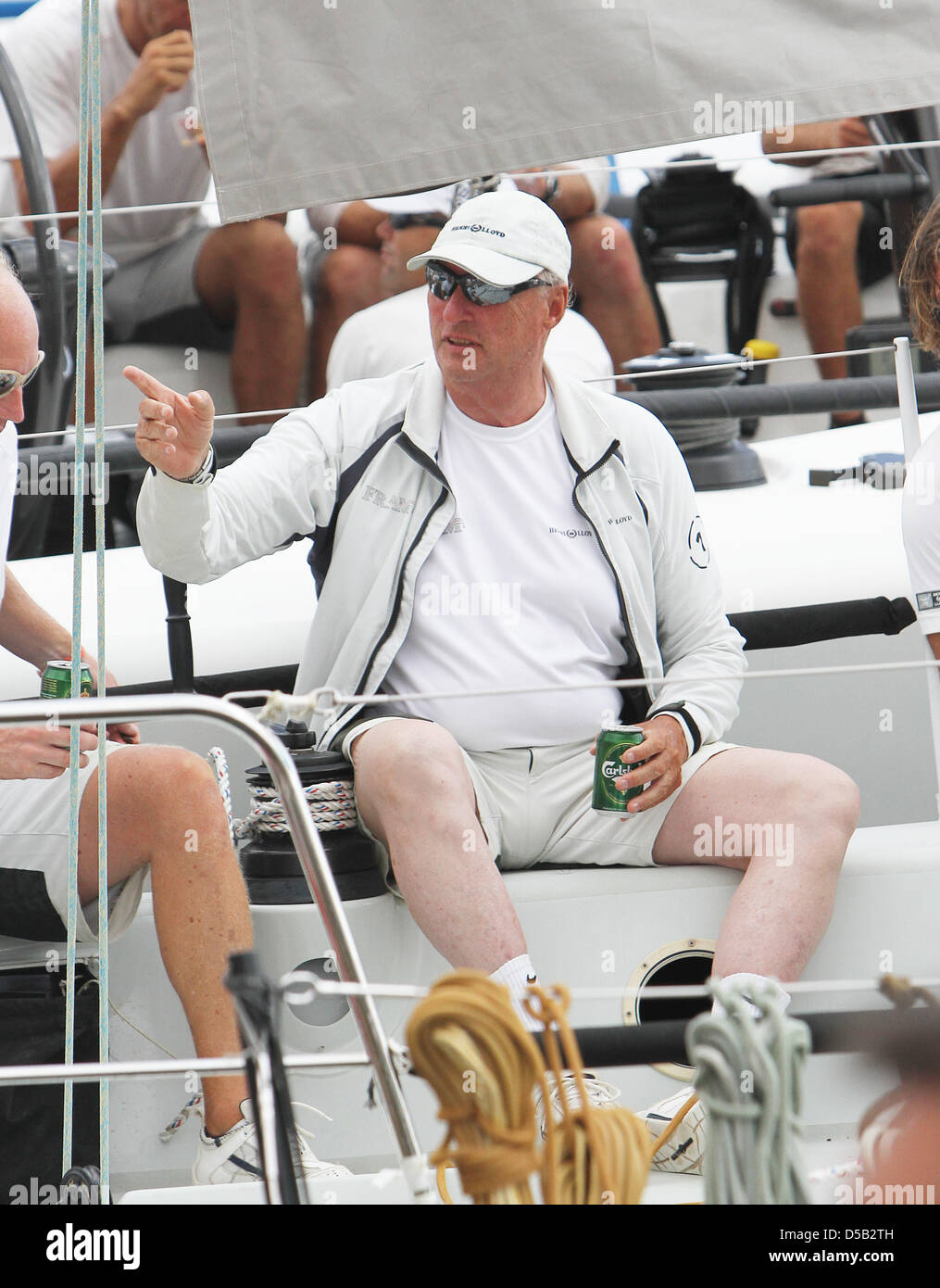 König Harald von Norwegen besucht am dritten Tag der 29. Auflage des Königs Segeln Pokal (Copa del Rey) auf der Insel Mallorca, 4. August 2010. Foto: Patrick van Katwijk Stockfoto