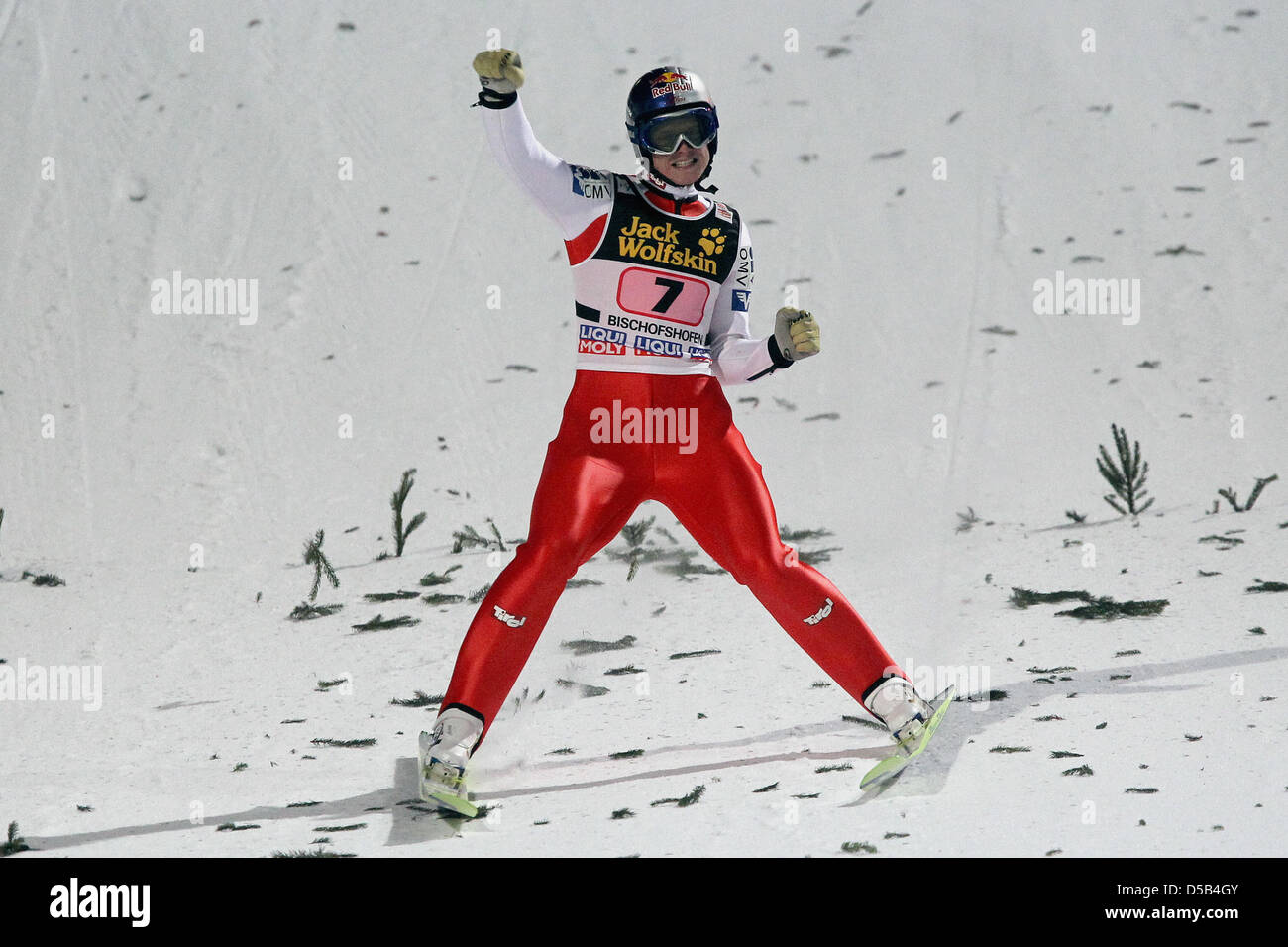 Der Österreichische Skispringer Thomas Morgenstern Jubelt bin Mittwoch (06.01.2010) in Bischofshofen (Österreich) Beim Finaldurchgang der Vierten Station der 58. Vierschanzentournee Über Sein Ergebnis. Morgenstern Erzielte Im Tagessieg Den Ersten Platz. Foto: Daniel Karmann Dpa/lby Stockfoto