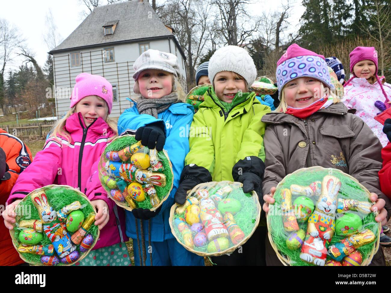 Weimar, Deutschland. 28. März 2013. Caroline (R-L), Maja, Julia und