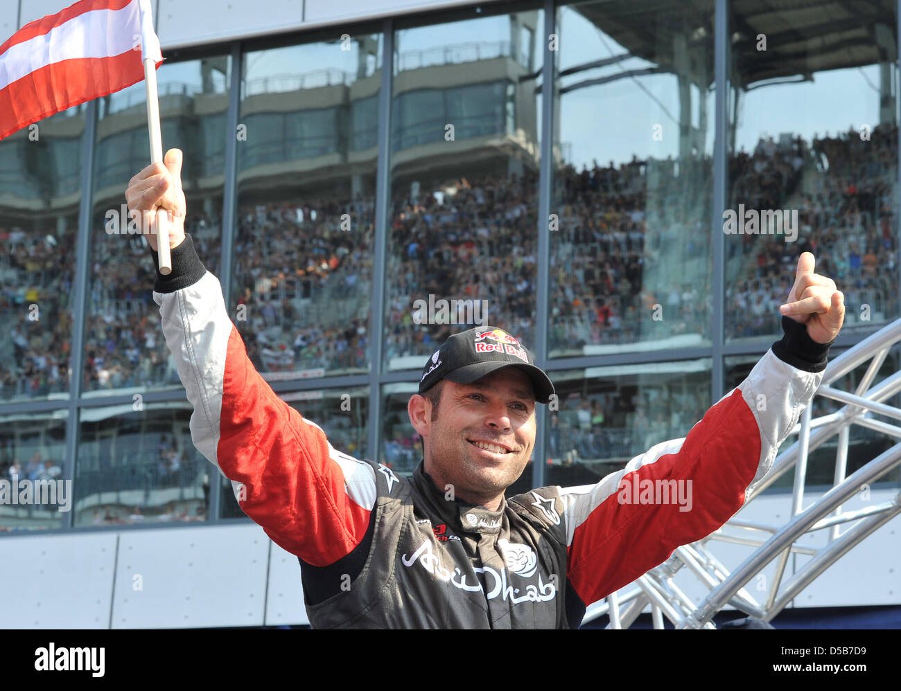 Österreichs Hannes Arch gewinnt die Red Bull Air Race World Championship 2010-Etappe am Lausitzring in der Nähe von Klettwitz, Deutschland, 8. August 2010 statt. Foto: Bernd Settnik Stockfoto