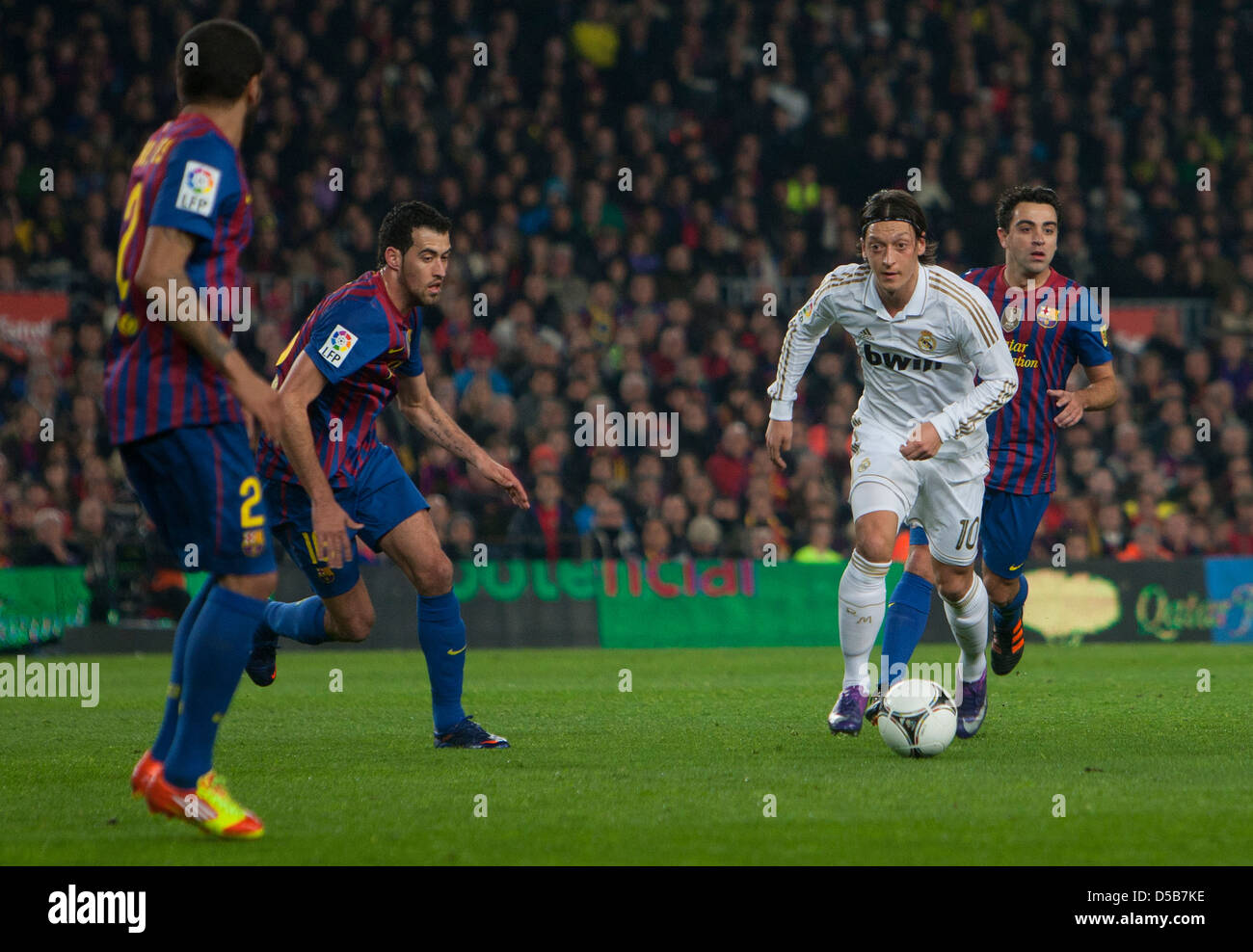 Barcelona, Spanien, Mesut Oezil, Real Madrid im Camp Nou Stadion am ball Stockfoto