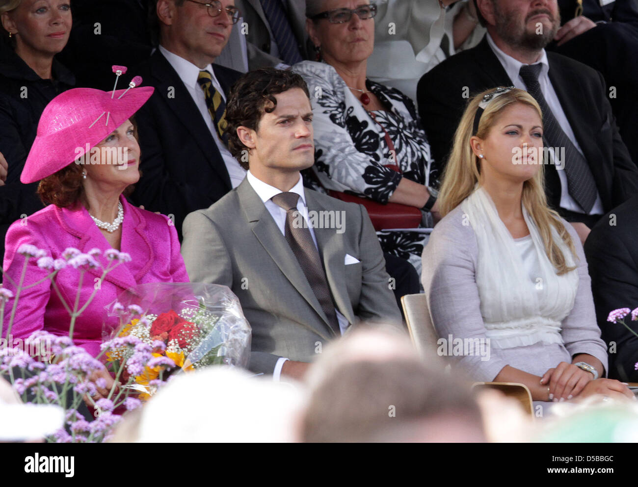 Königin Silvia von Schweden (L-R), Prinz Philip und Prinzessin Madeleine besuchen ein Konzert anlässlich des 200. Jahrestages des großen Parlamentssitzung in Örebro, Schweden, 21. August 2010. 21. August 2010 ist der 200. Jahrestag des Tages Jean Baptiste Bernadotte auf der Tagung des Parlaments in Oerebro schwedischen Thronfolger gewählt wurde. Foto-Albert Nieboer / Niederlande, Stockfoto