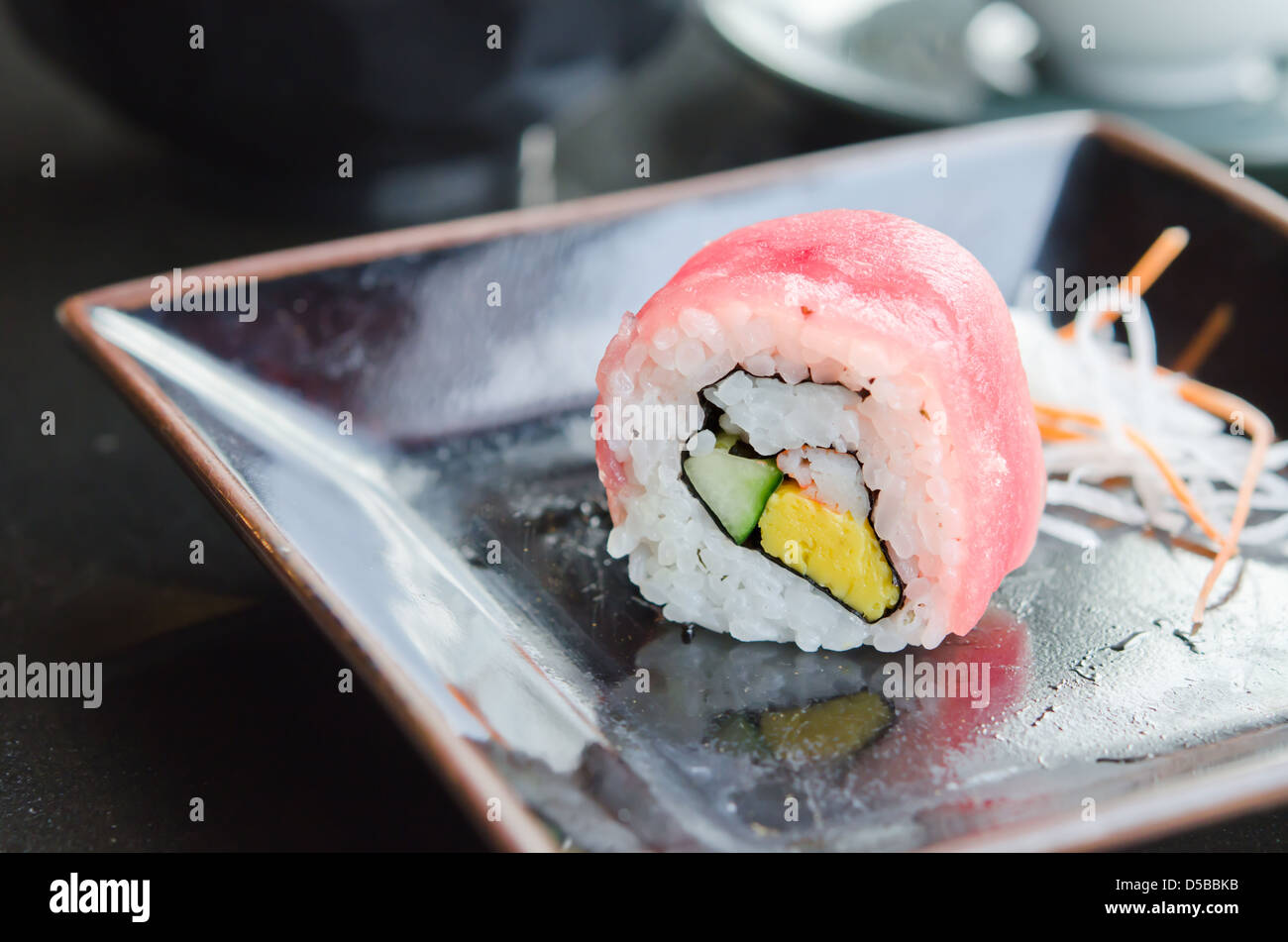 Japanische traditionelle, japanische Lebensmittel Sushirolle Fisch gemacht Stockfoto