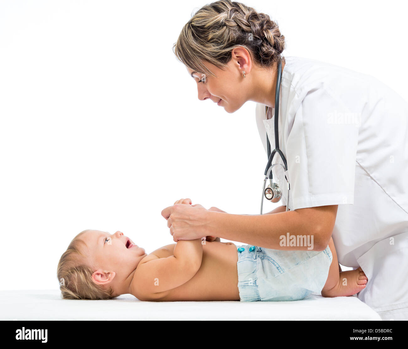 Arzt massieren oder machen Gymnastik Babymädchen Stockfoto
