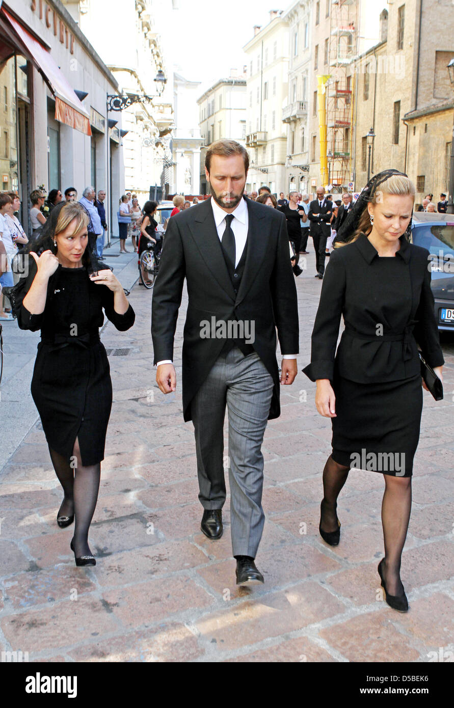 Prinzessin Margarita von Bourbon de Parme (L-R), Tjalling Ten Cate und Prinzessin Carolina de Bourbon de Parme Teilnahme an der Beerdigung von Prinz Carlos Hugo von Bourbon de Parme in der Basilika Santa Maria della Steccata in Parma, Italien, 28. August 2010. Prinz Carlos Hugo starb am 18. August 2010 in Barcelona. Foto: Patrick van Katwijk Stockfoto