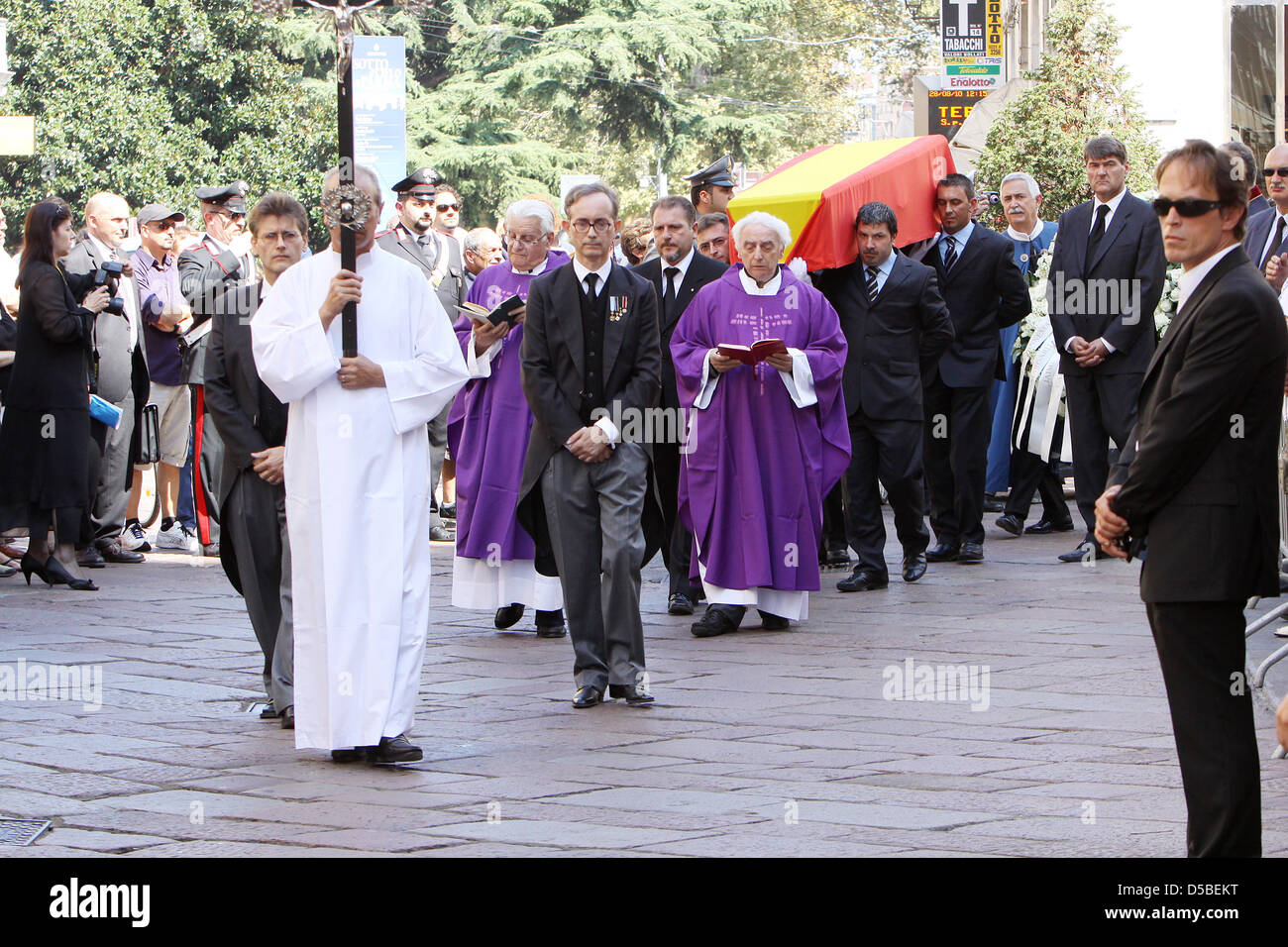 Funeral prince carlos hugo bourbon parma -Fotos und -Bildmaterial in