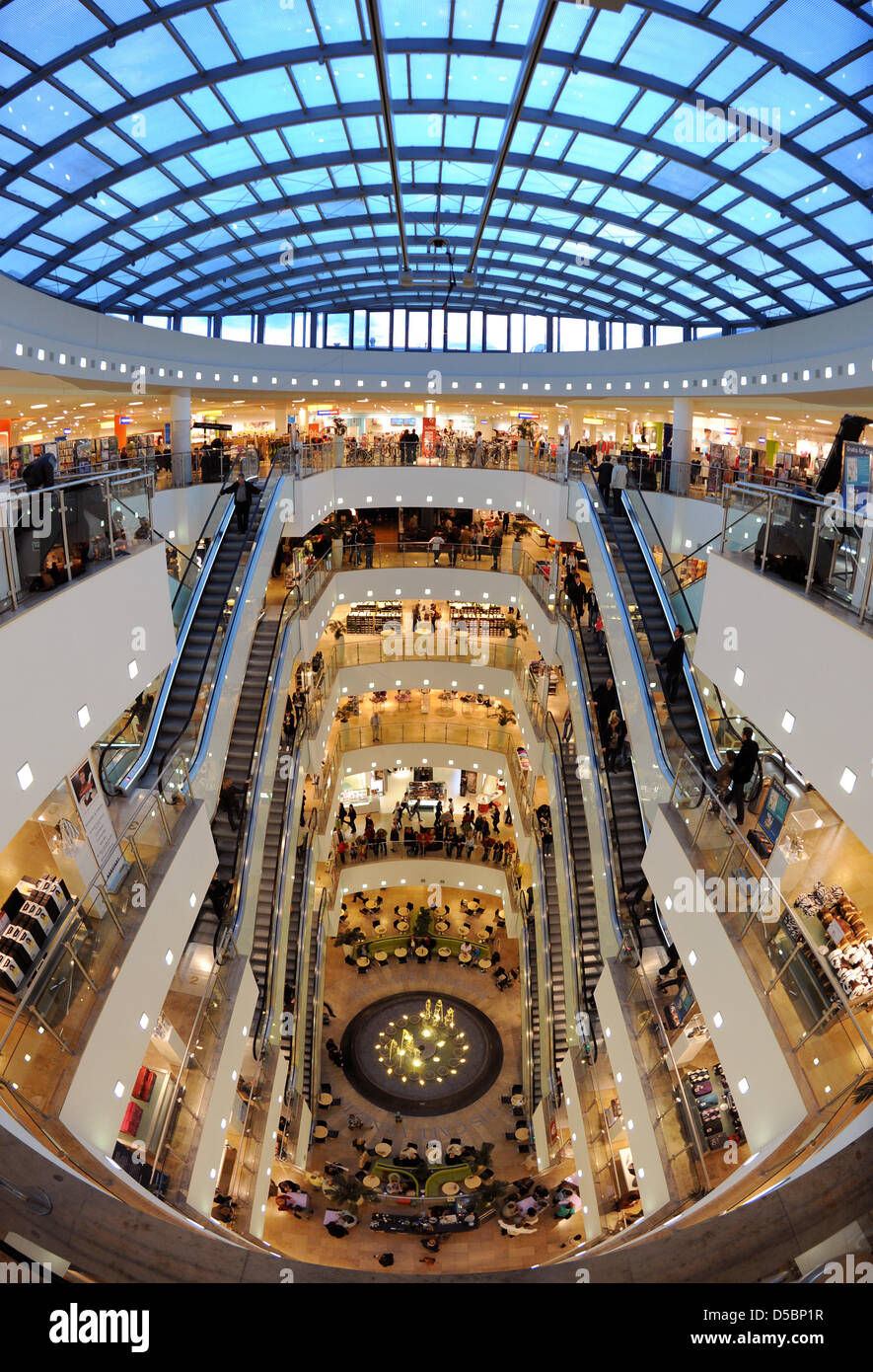 Menschen-Shop im Karstadt-Kaufhaus in Leipzig, Deutschland, 3. September 2010. Foto: Waltraud Grubitzsch Stockfoto