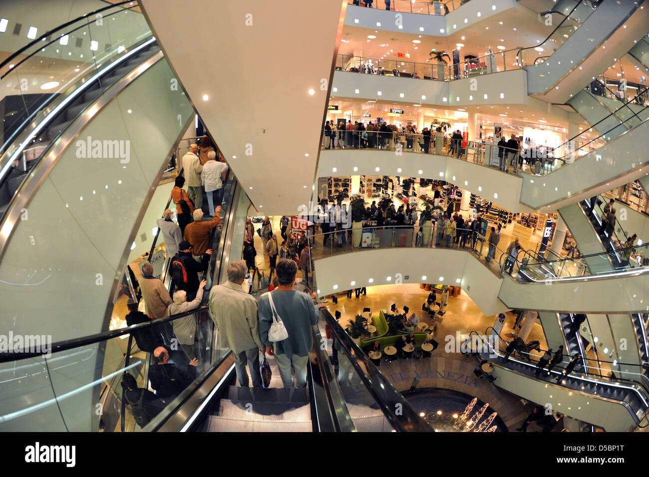 Menschen-Shop im Karstadt-Kaufhaus in Leipzig, Deutschland, 3. September 2010. Foto: Waltraud Grubitzsch Stockfoto