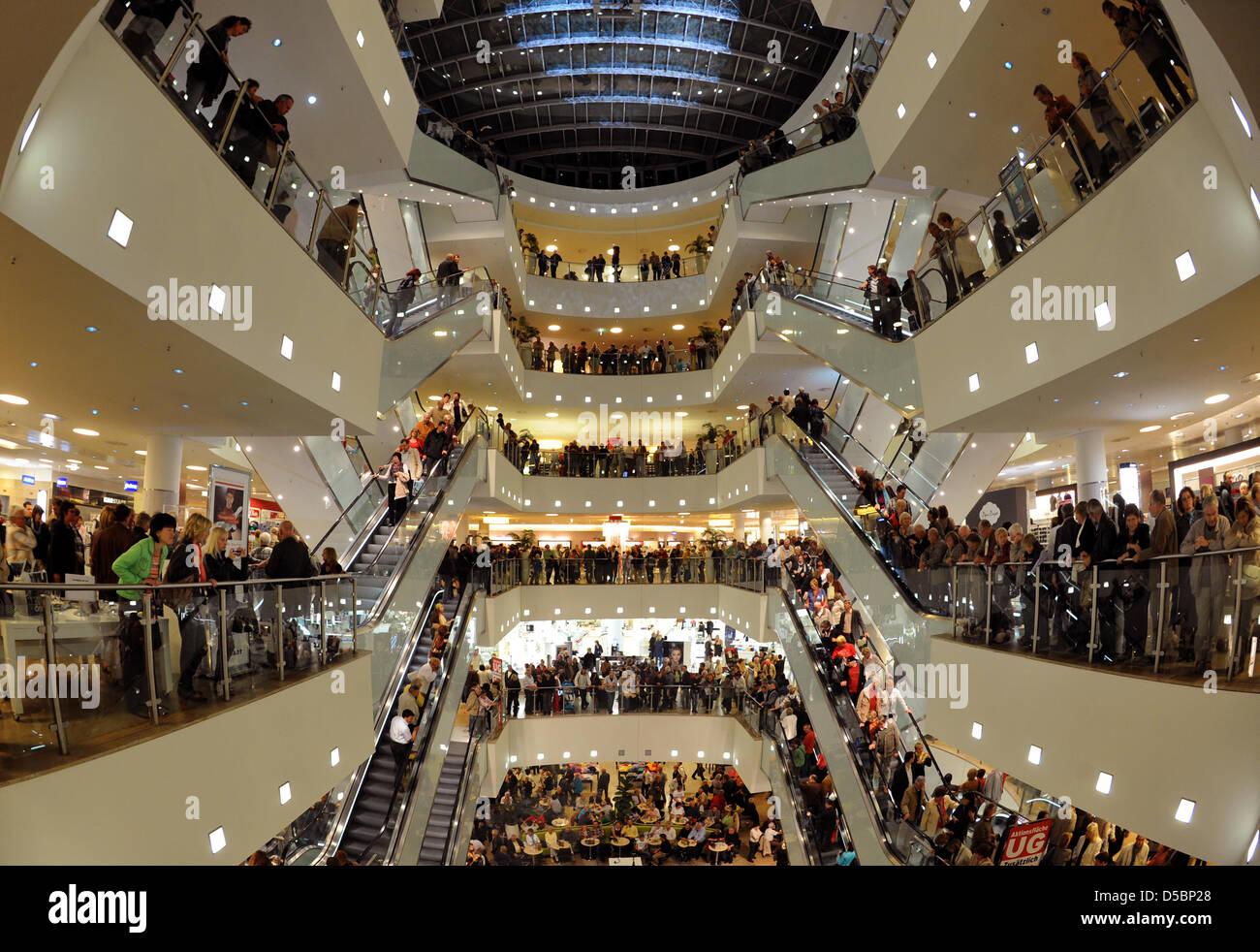 Menschen-Shop im Karstadt-Kaufhaus in Leipzig, Deutschland, 3. September 2010. Foto: Waltraud Grubitzsch Stockfoto