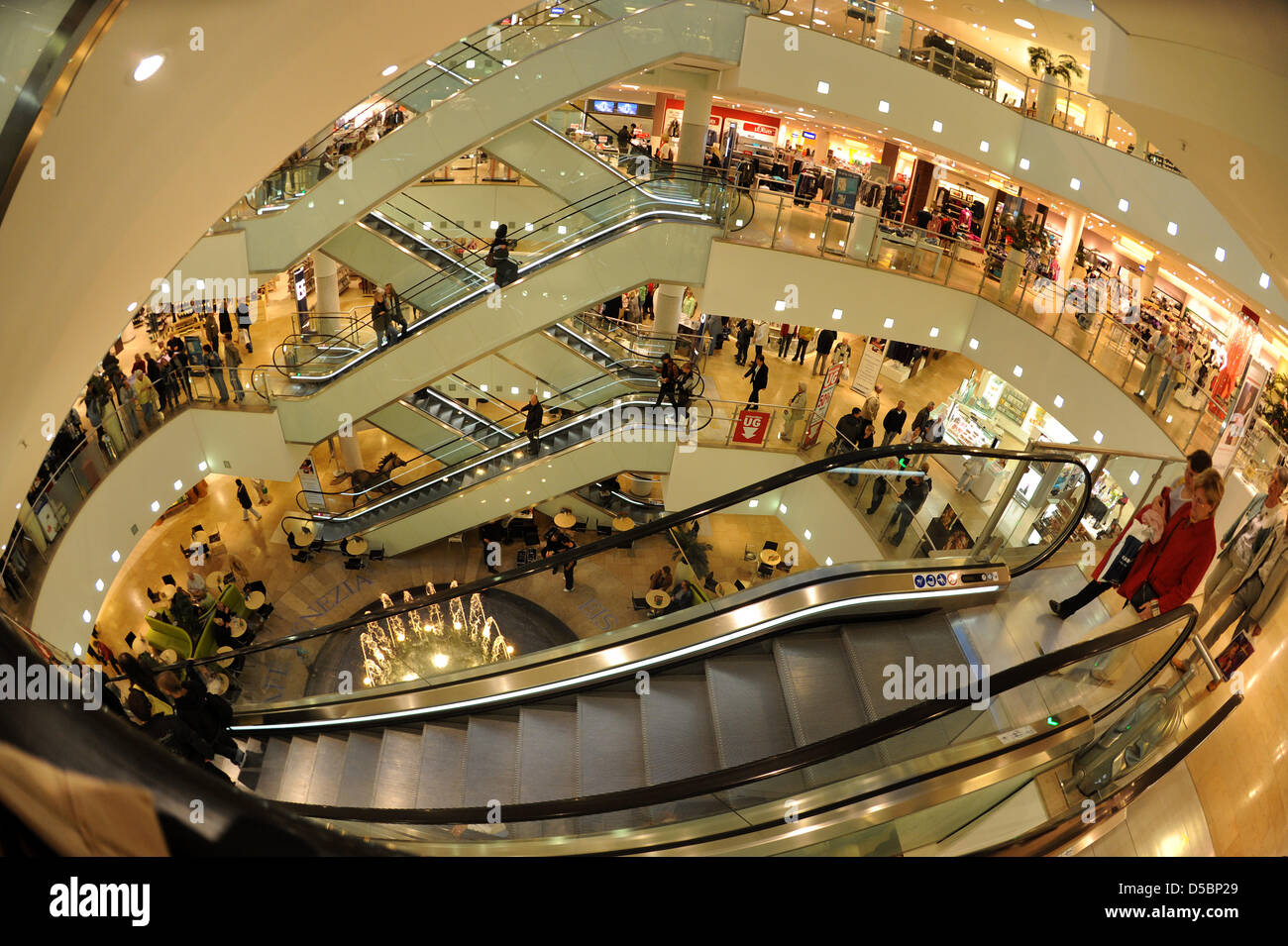 Menschen-Shop im Karstadt-Kaufhaus in Leipzig, Deutschland, 3. September 2010. Foto: Waltraud Grubitzsch Stockfoto