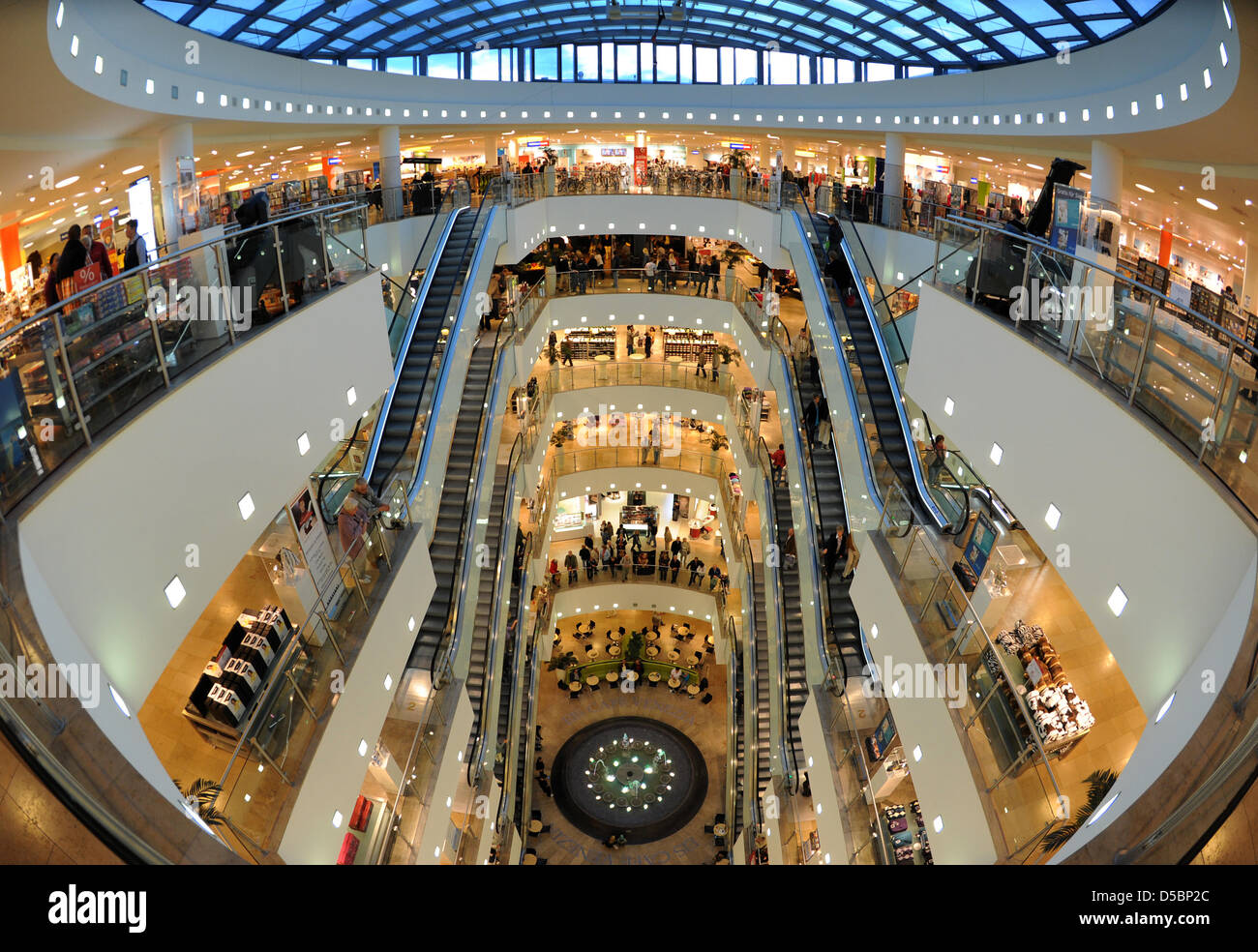 Menschen-Shop im Karstadt-Kaufhaus in Leipzig, Deutschland, 3. September 2010. Foto: Waltraud Grubitzsch Stockfoto