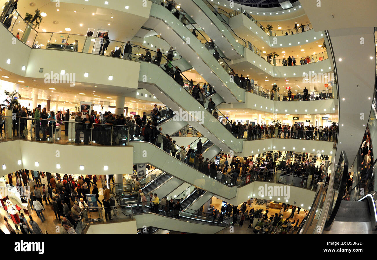 Menschen-Shop im Karstadt-Kaufhaus in Leipzig, Deutschland, 3. September 2010. Foto: Waltraud Grubitzsch Stockfoto