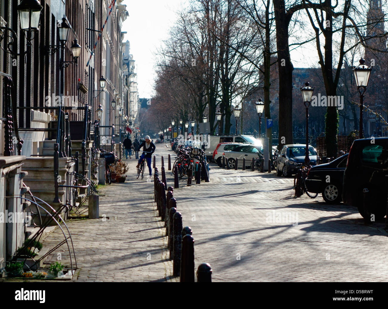 Straßenbild durch die Grachten in Amsterdam Stockfoto