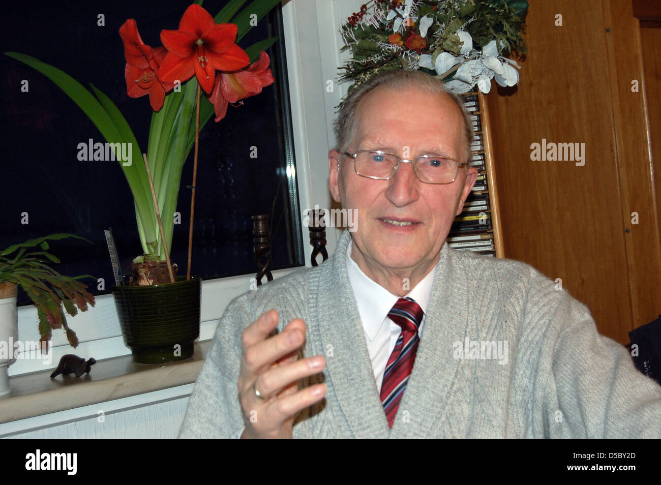 Pfarrer Uwe Holmer in seiner Heimatstadt Serrahn, Deutschland, 11